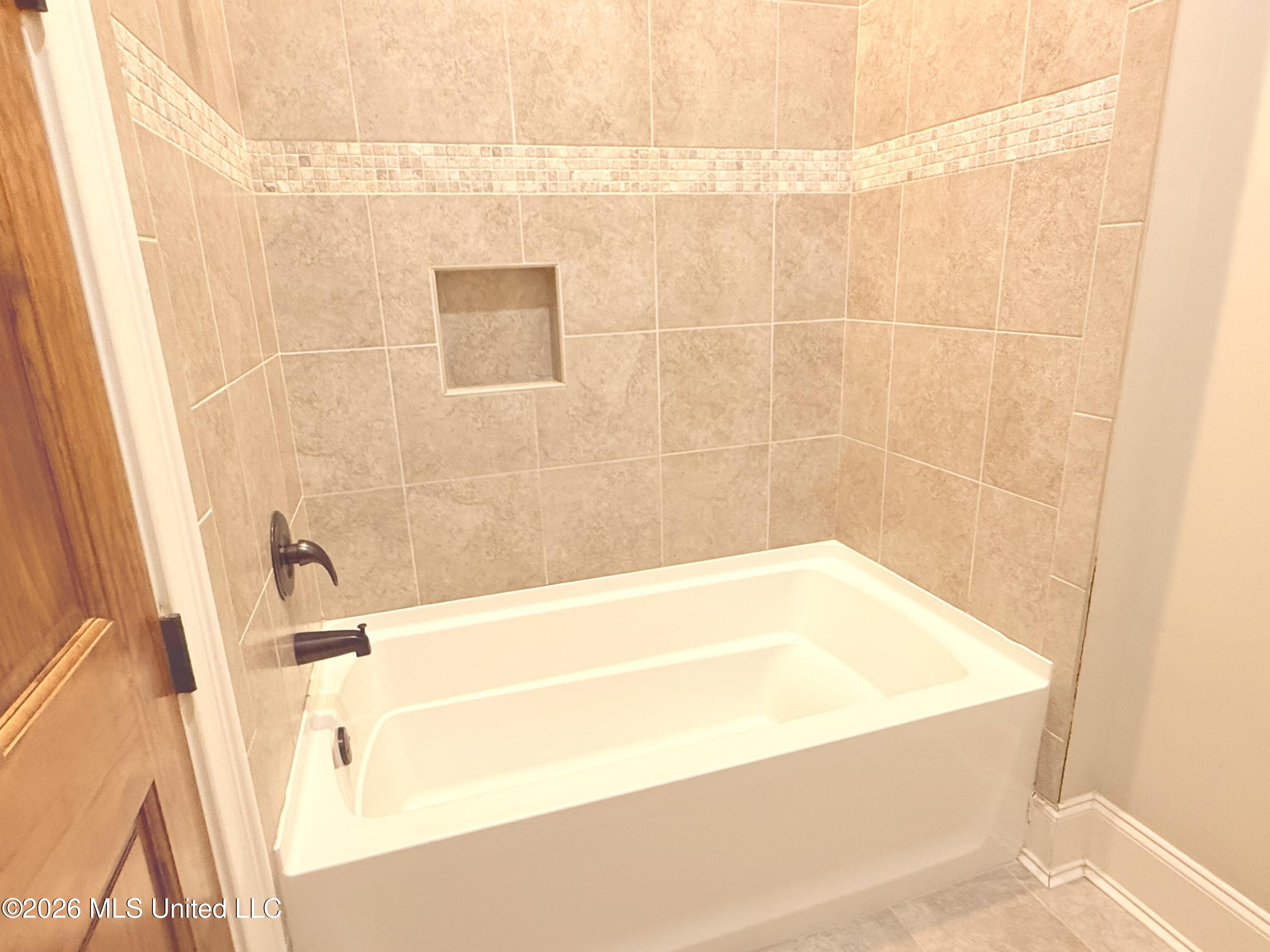 501 Newbury Drive Property Photo 17