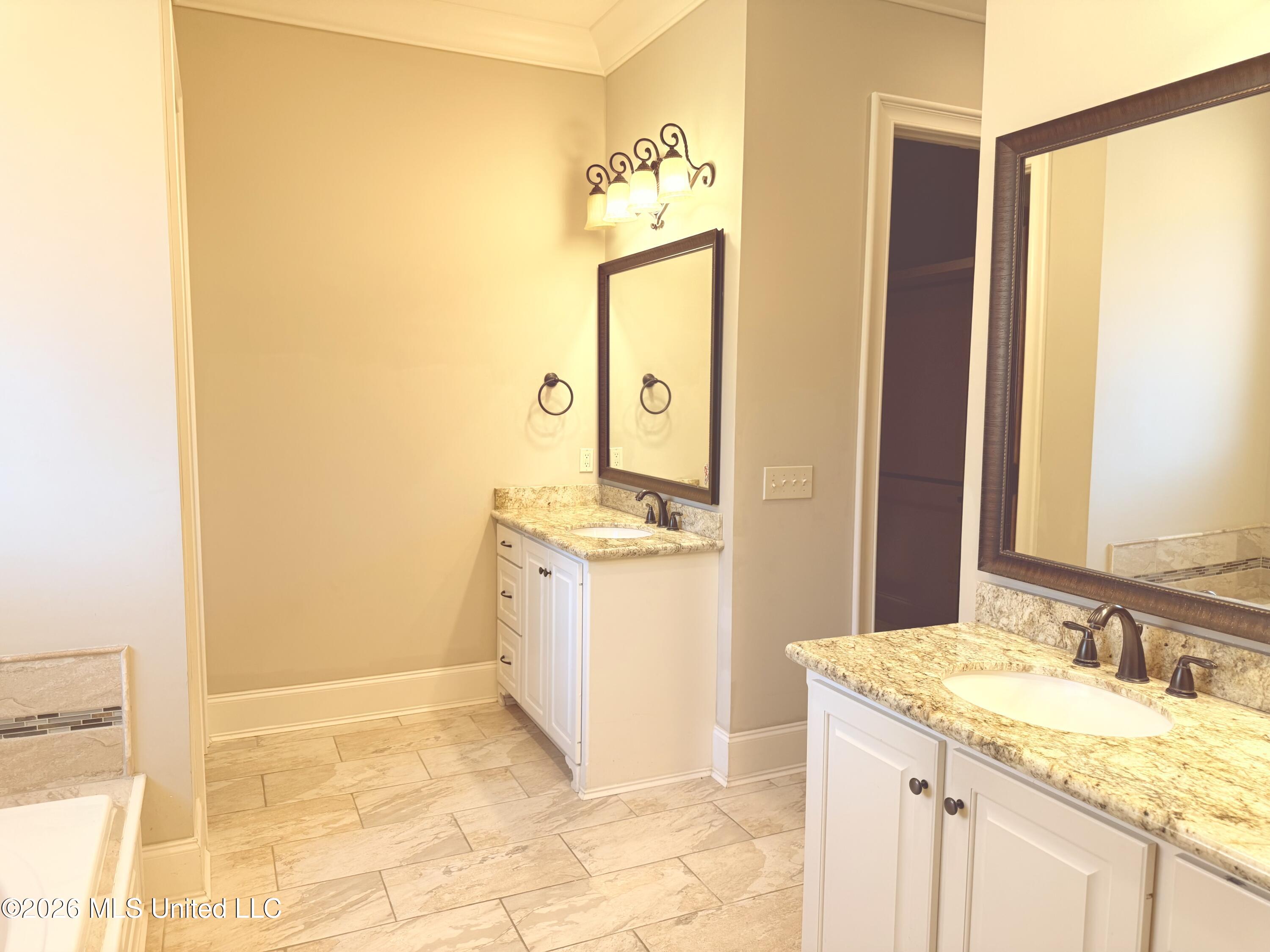 501 Newbury Drive Property Photo 24
