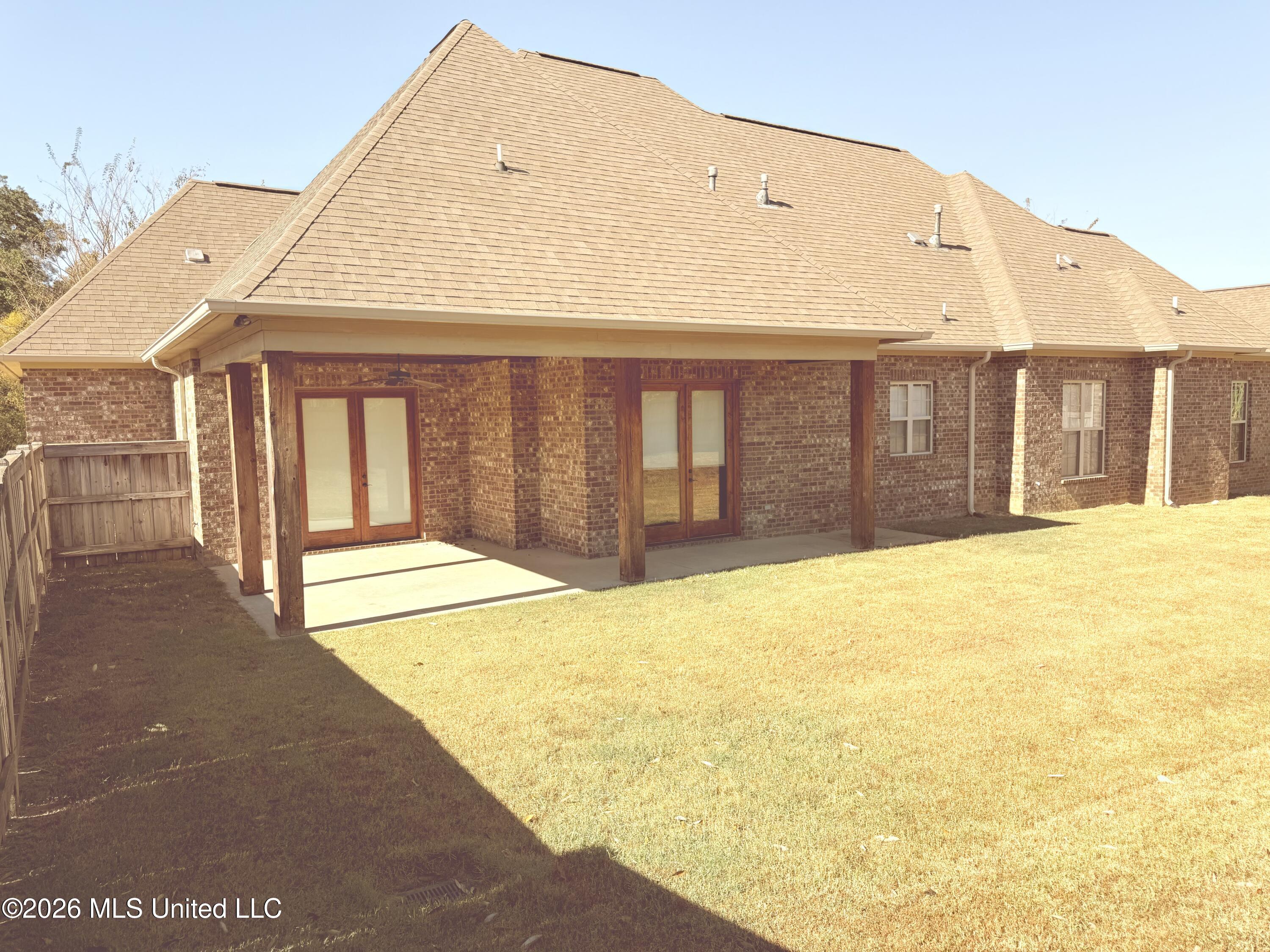 501 Newbury Drive Property Photo 28