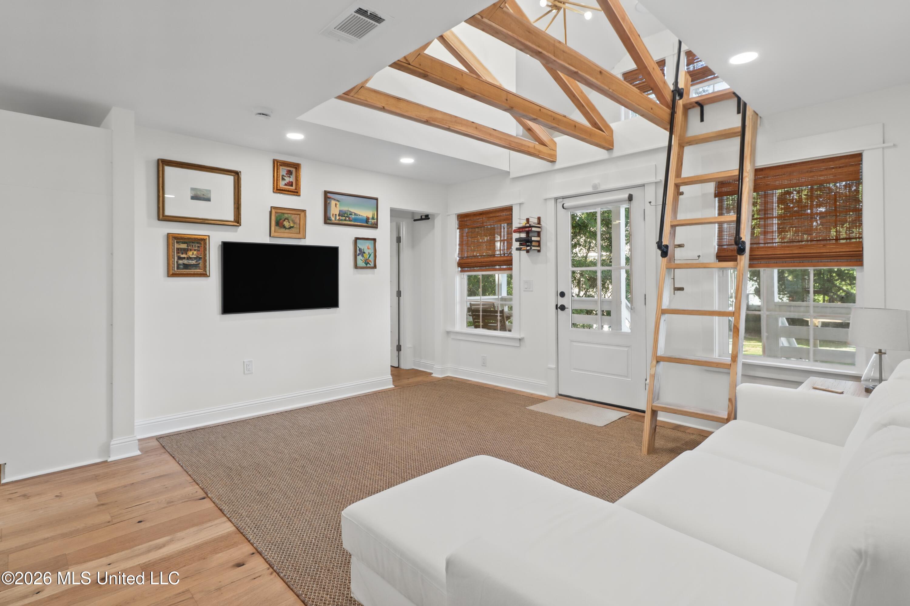260 Hiern Avenue Property Photo 9