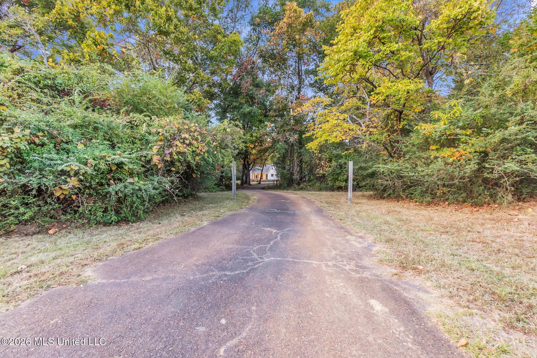 1038 W Oak Grove Road Property Photo 1