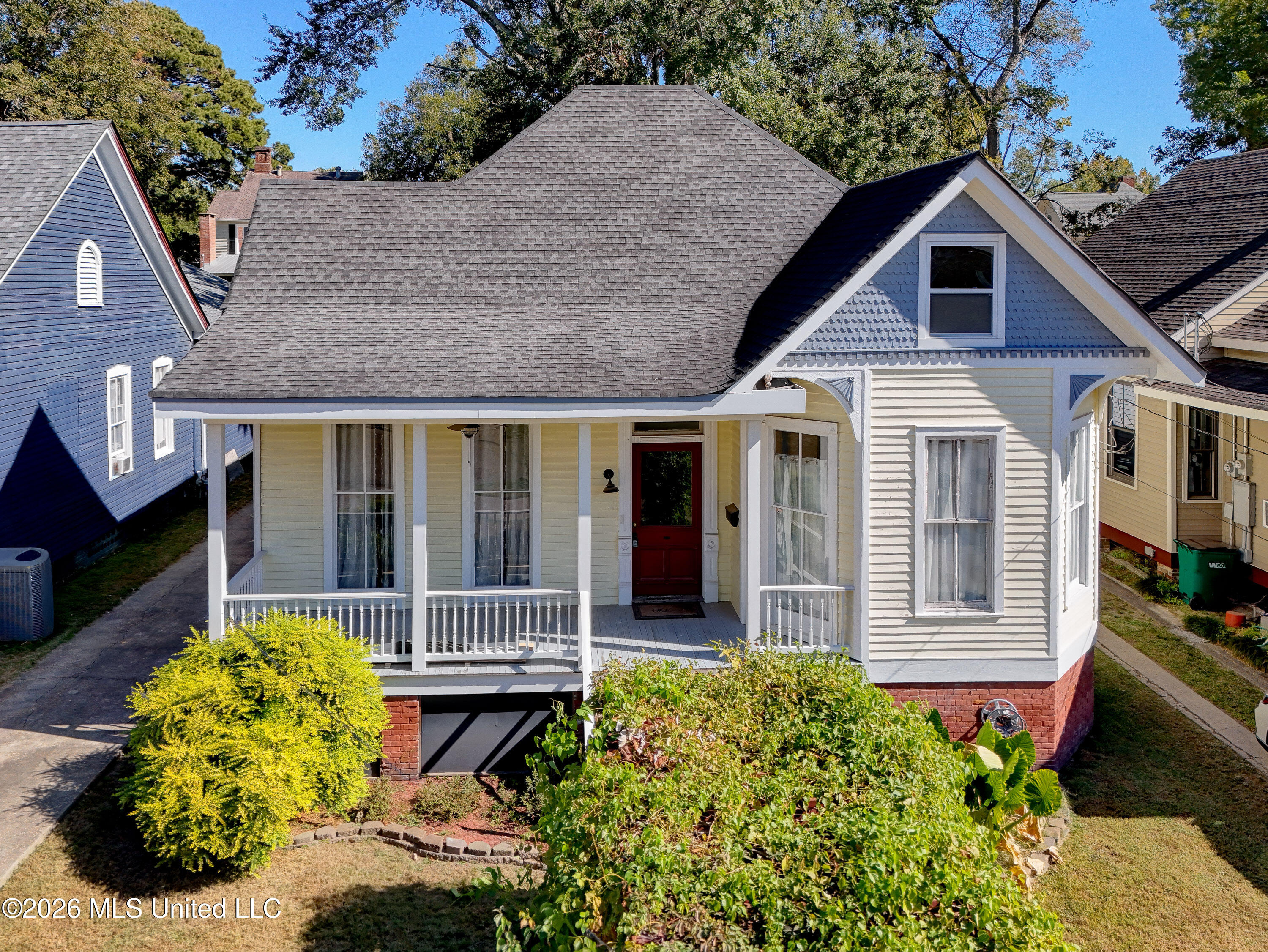 2511 Drummond Street Property Photo 1