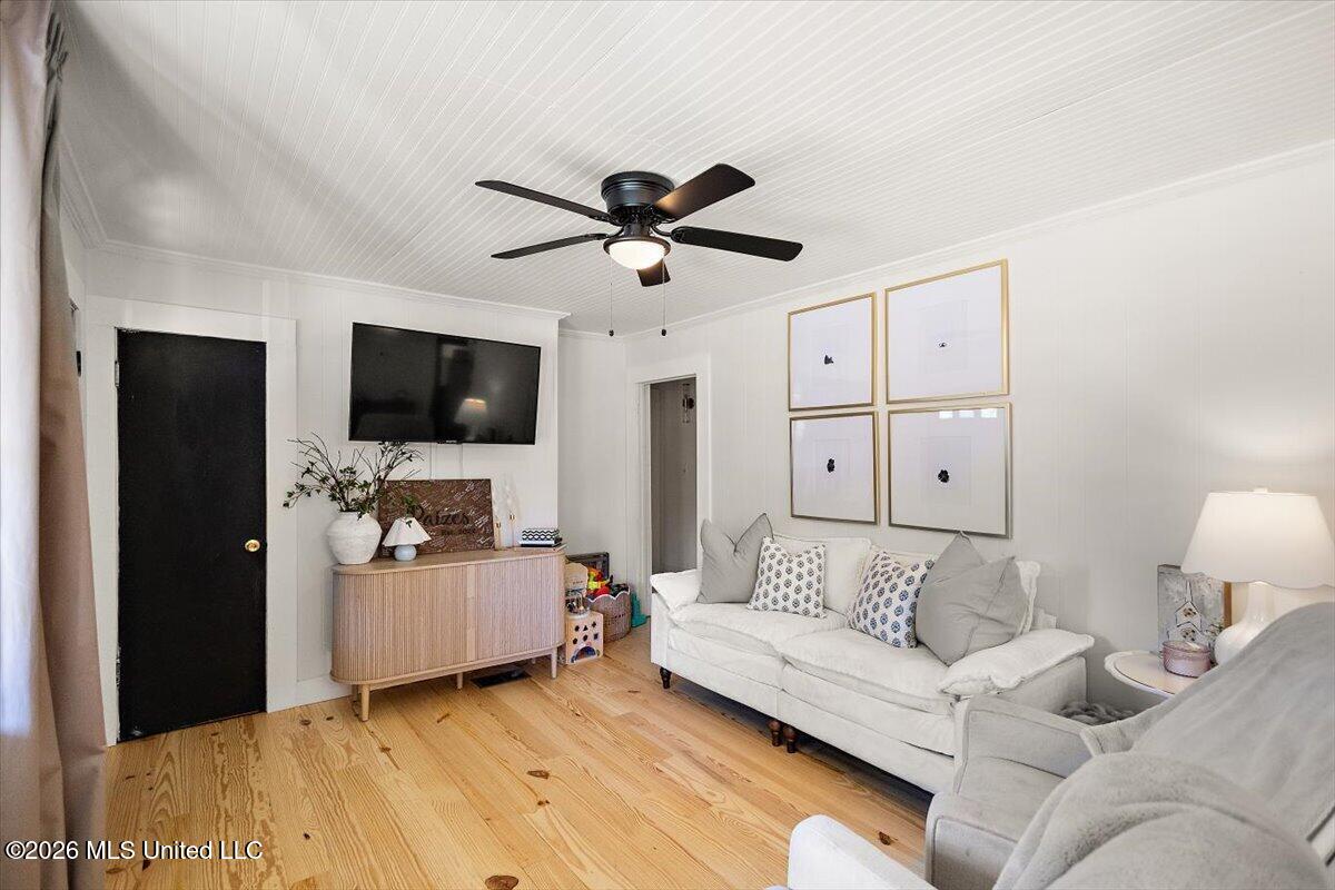 116 S Bennett Street Property Photo 4