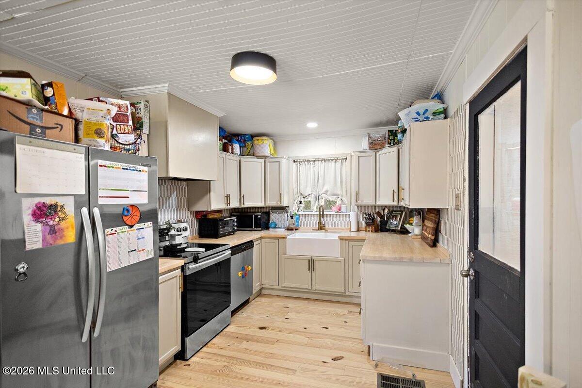 116 S Bennett Street Property Photo 6