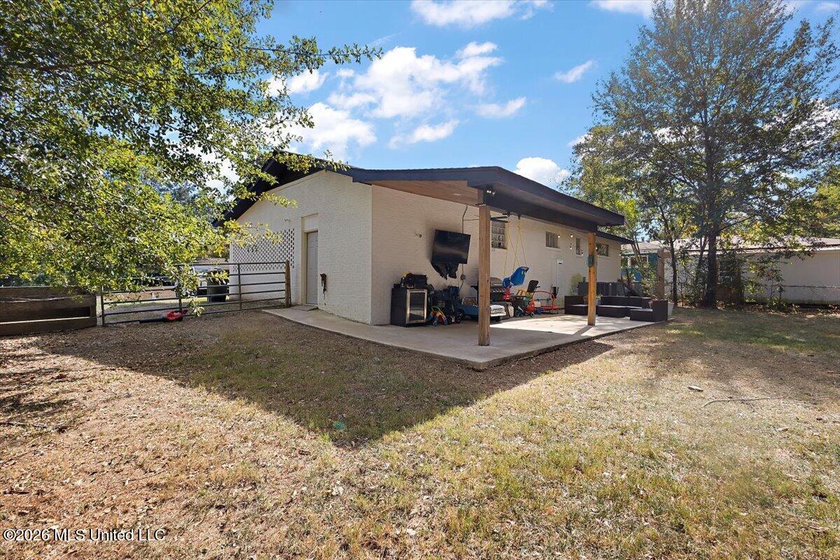 116 S Bennett Street Property Photo 11