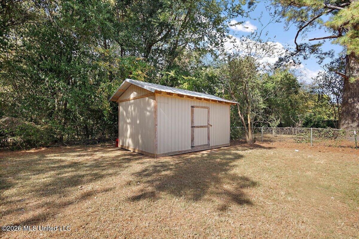116 S Bennett Street Property Photo 12