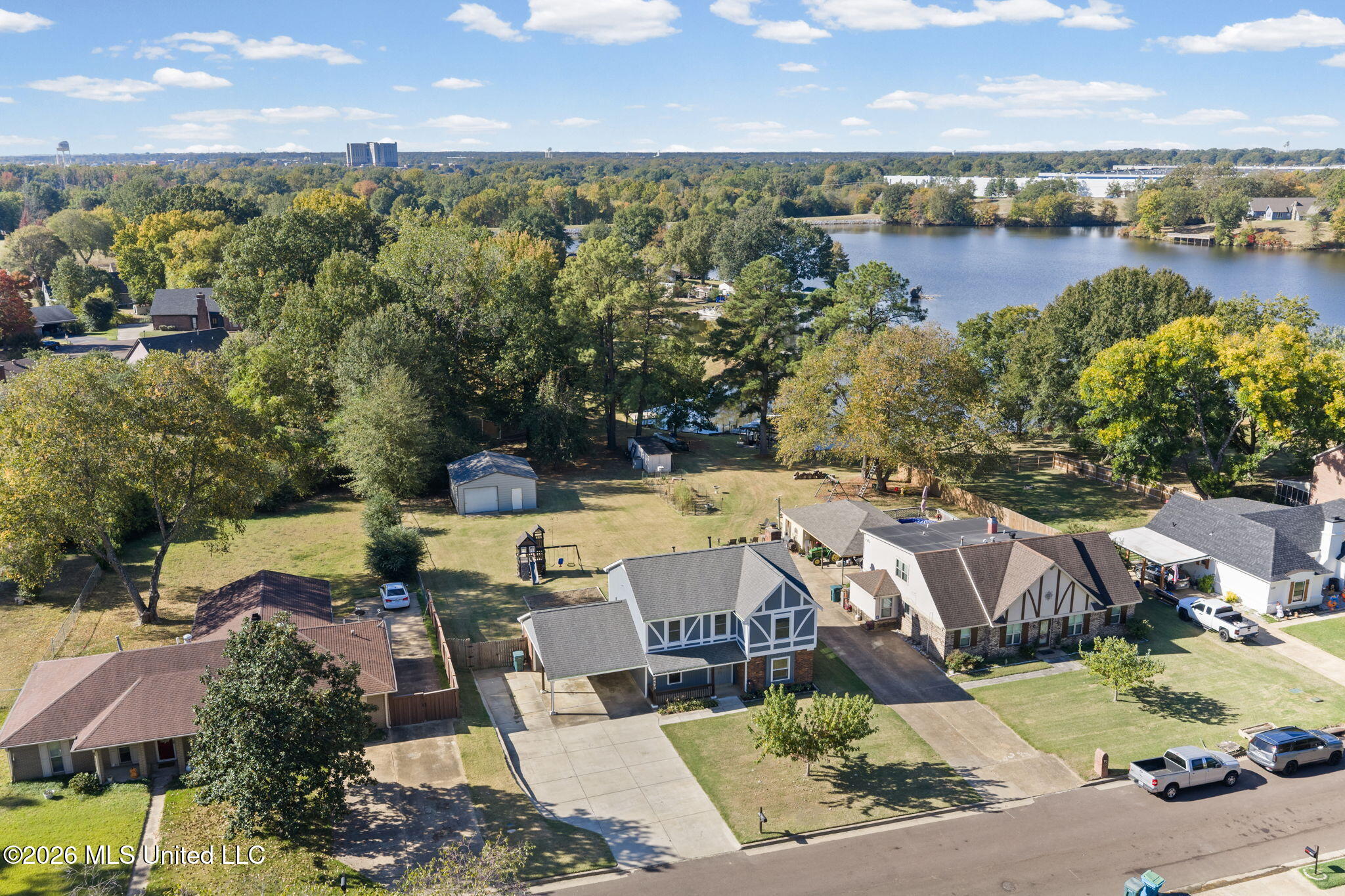 8573 W Lake Shore Drive Property Photo 9