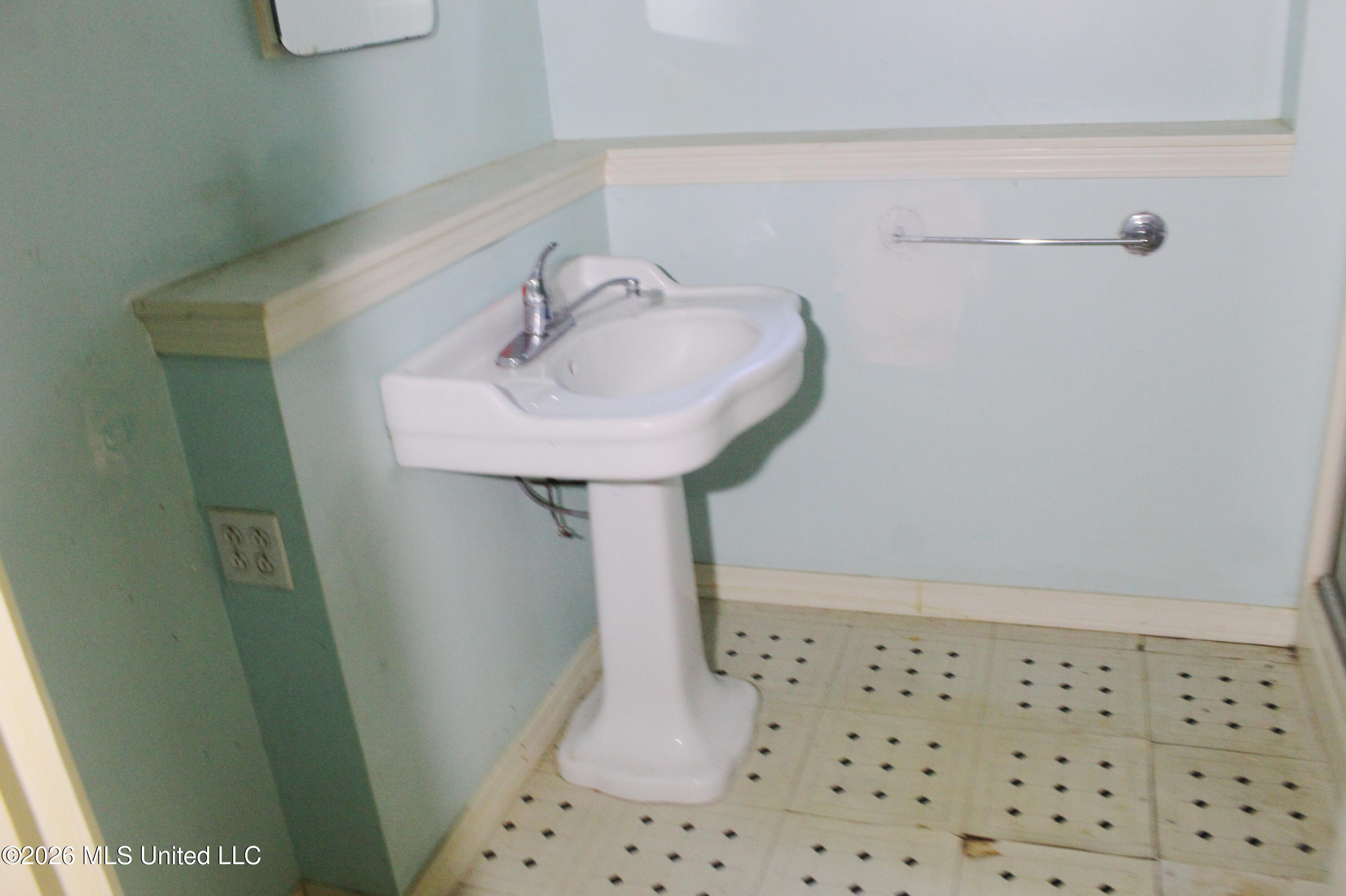 389 College Boulevard Property Photo 9