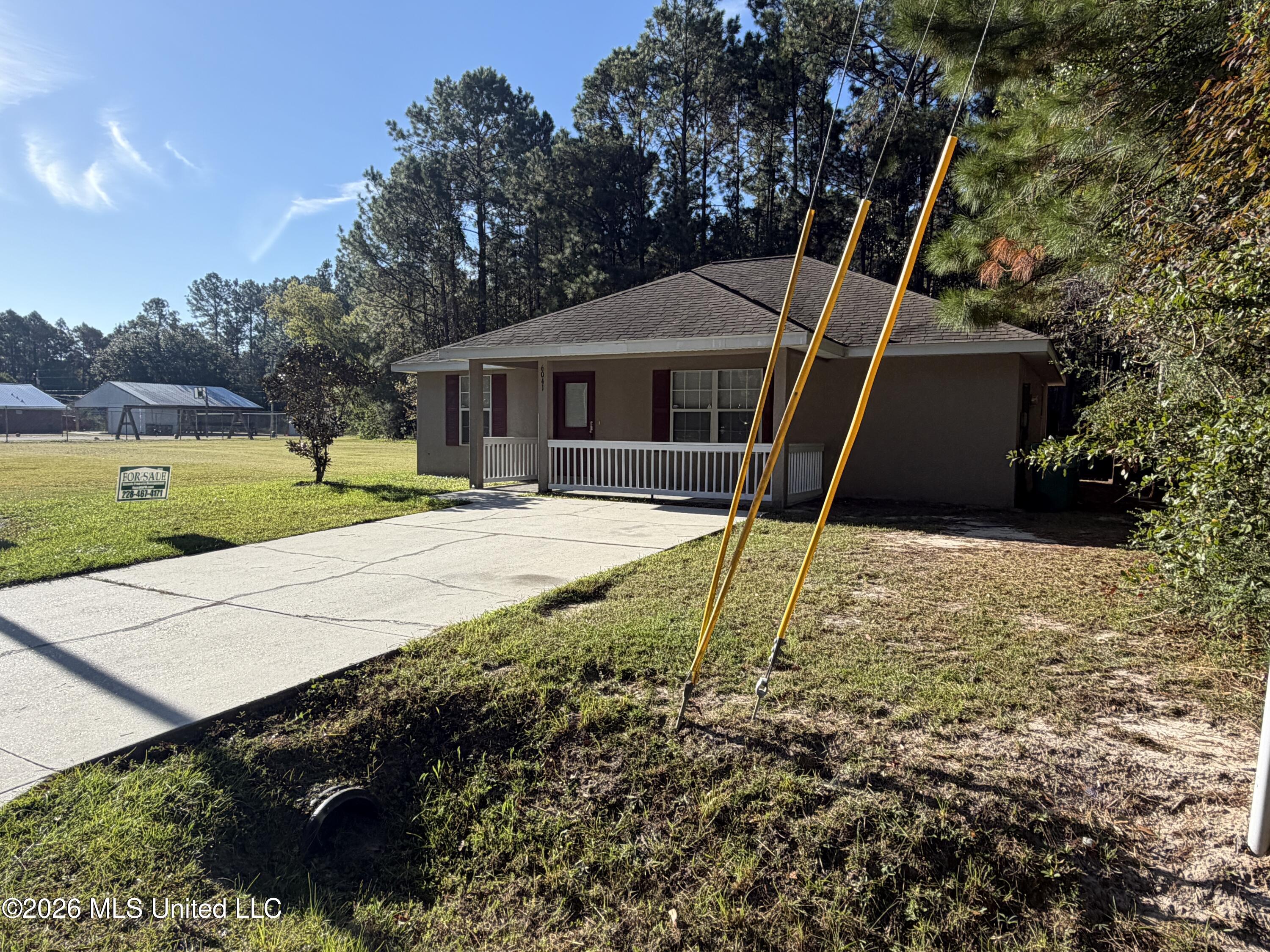 6041 W Carroll Street Property Photo 2