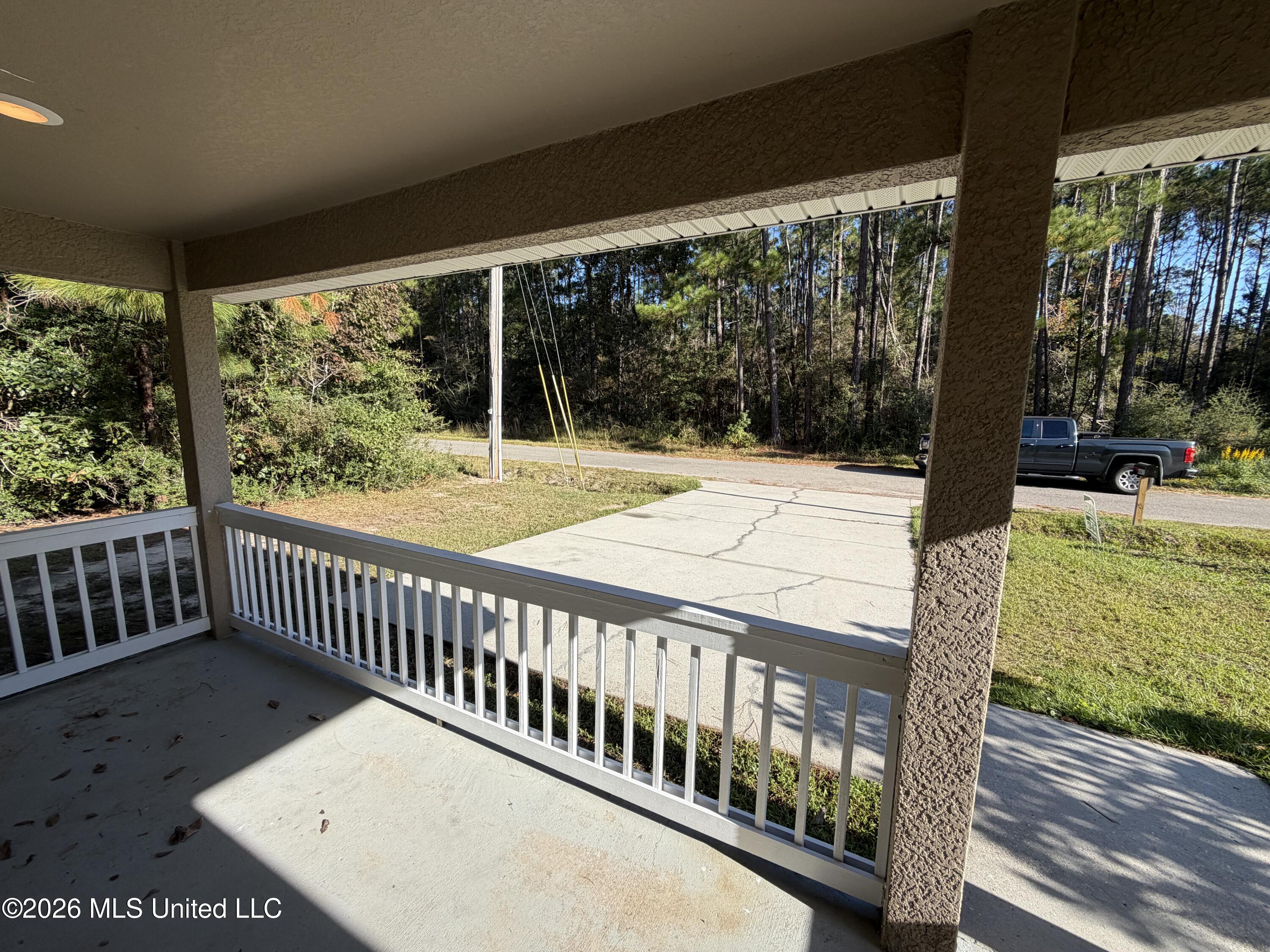 6041 W Carroll Street Property Photo 3