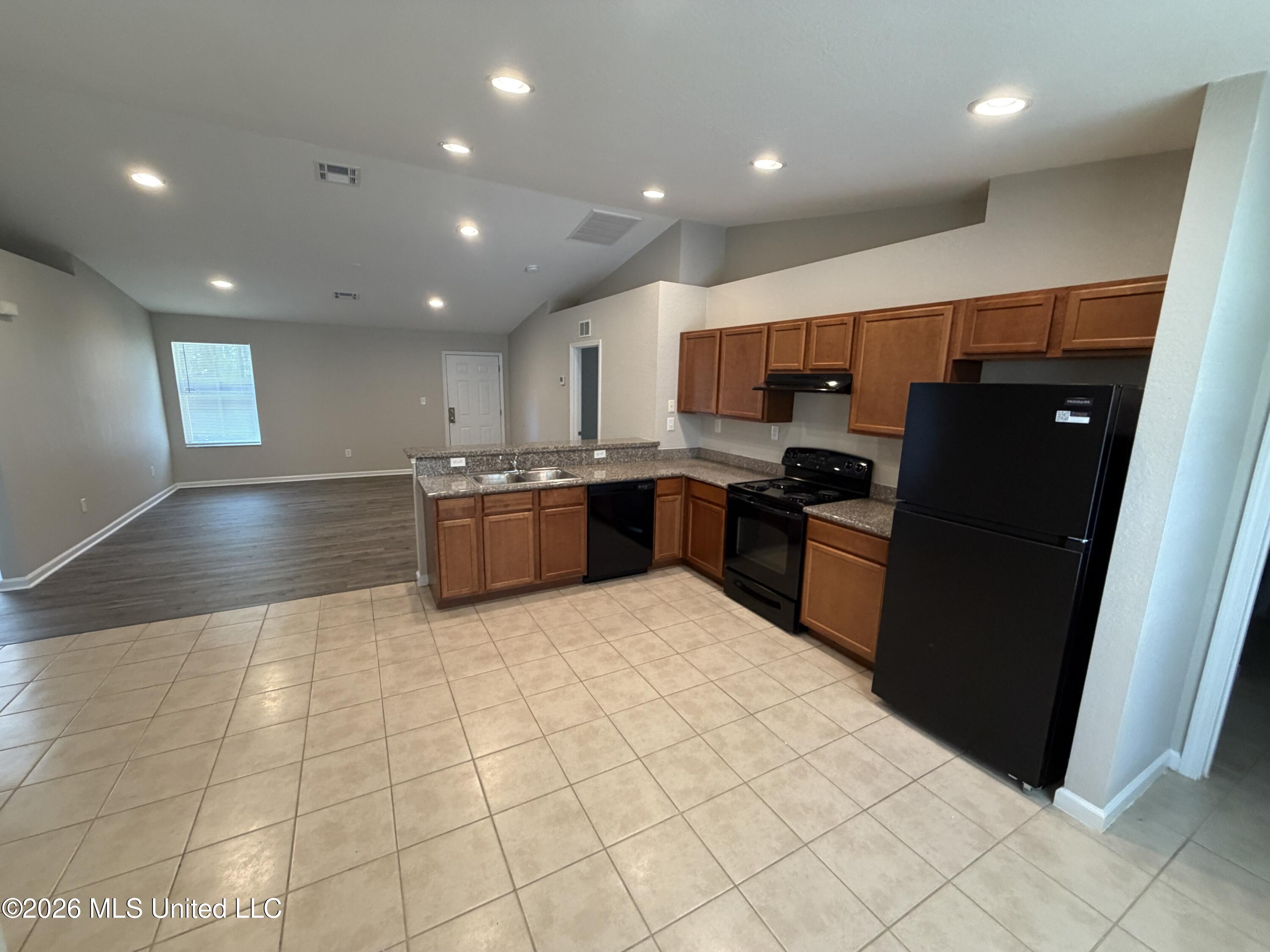 6041 W Carroll Street Property Photo 4