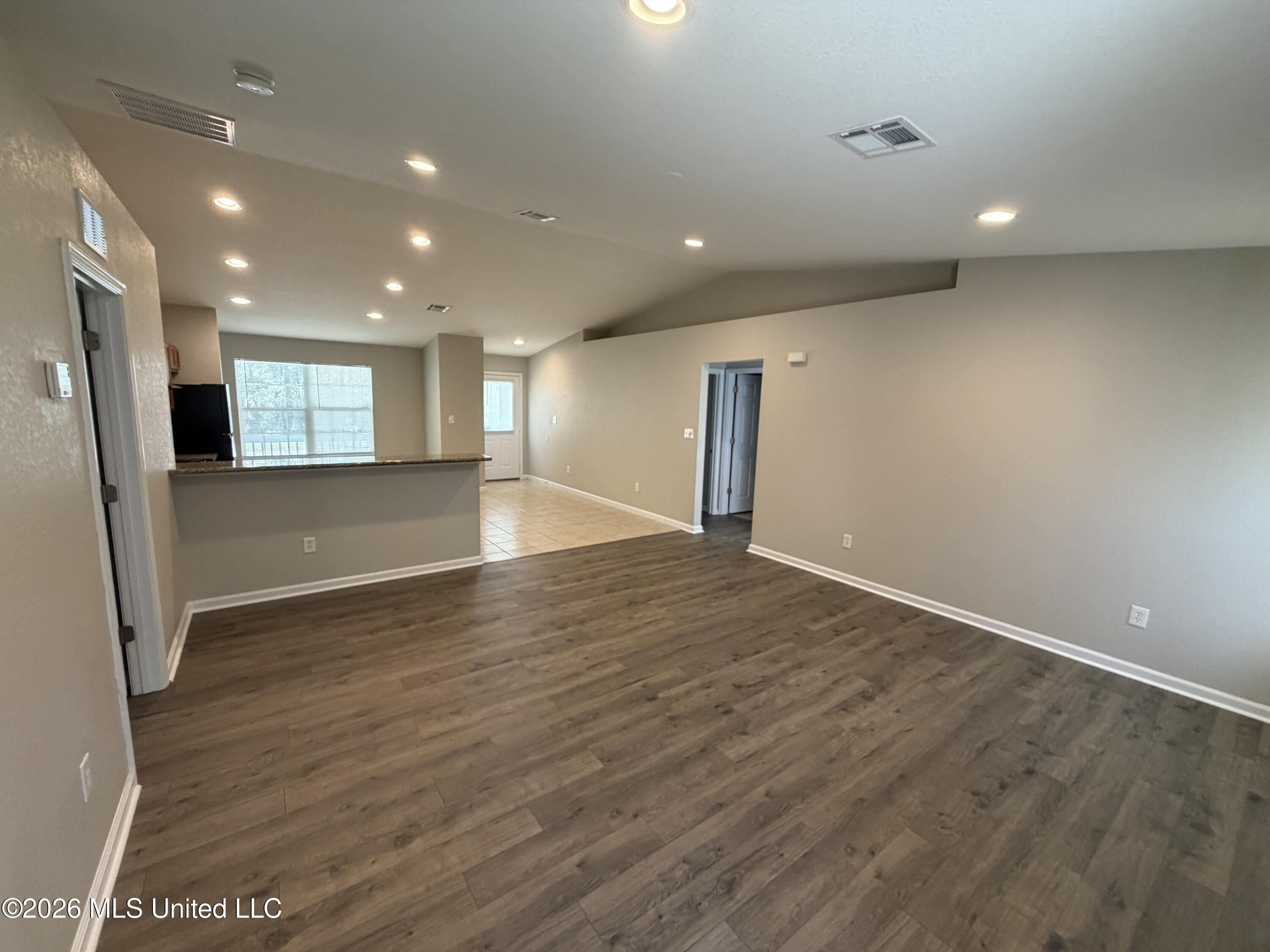 6041 W Carroll Street Property Photo 5