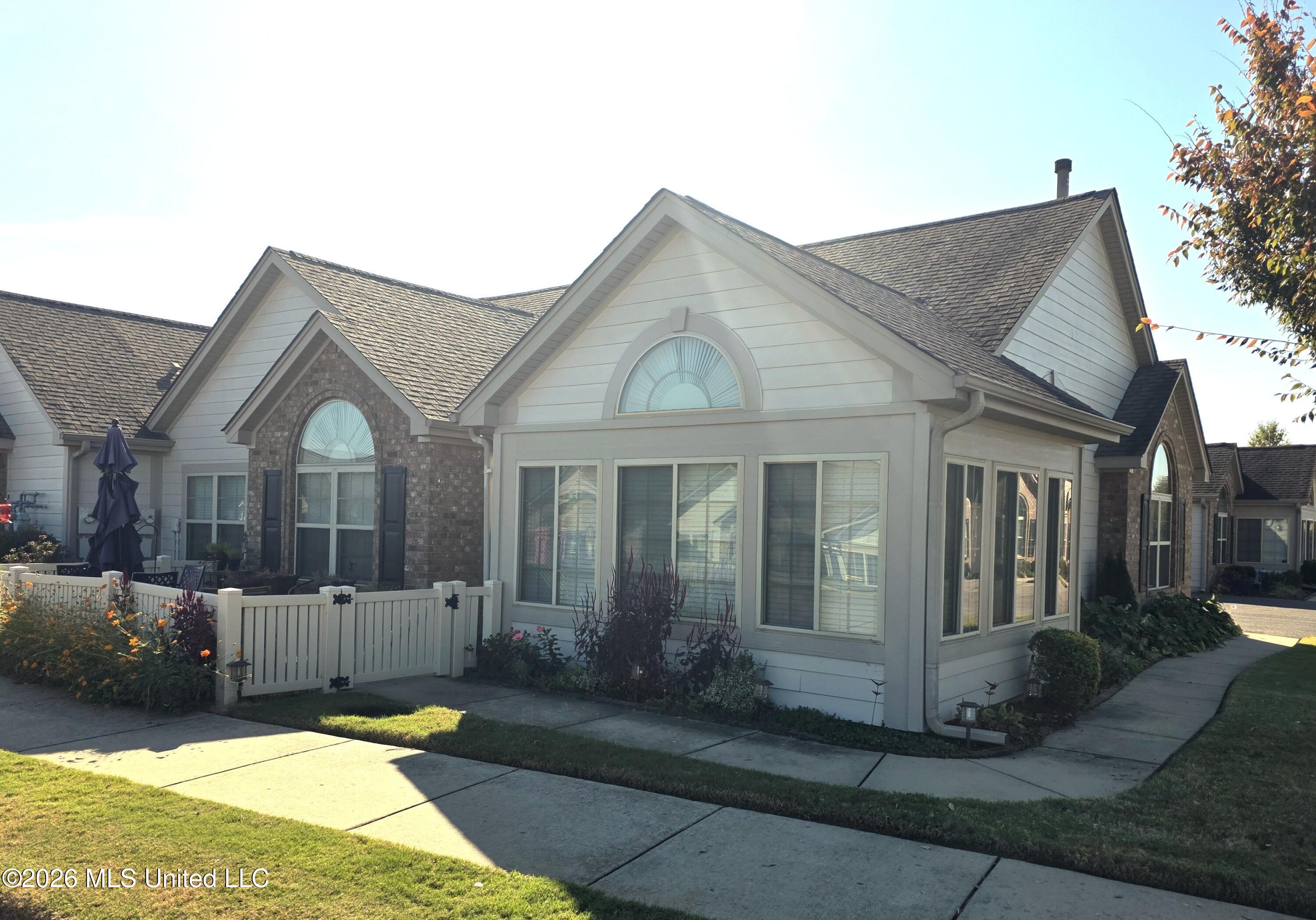 8699 Parkview Oaks Circle Property Photo 1