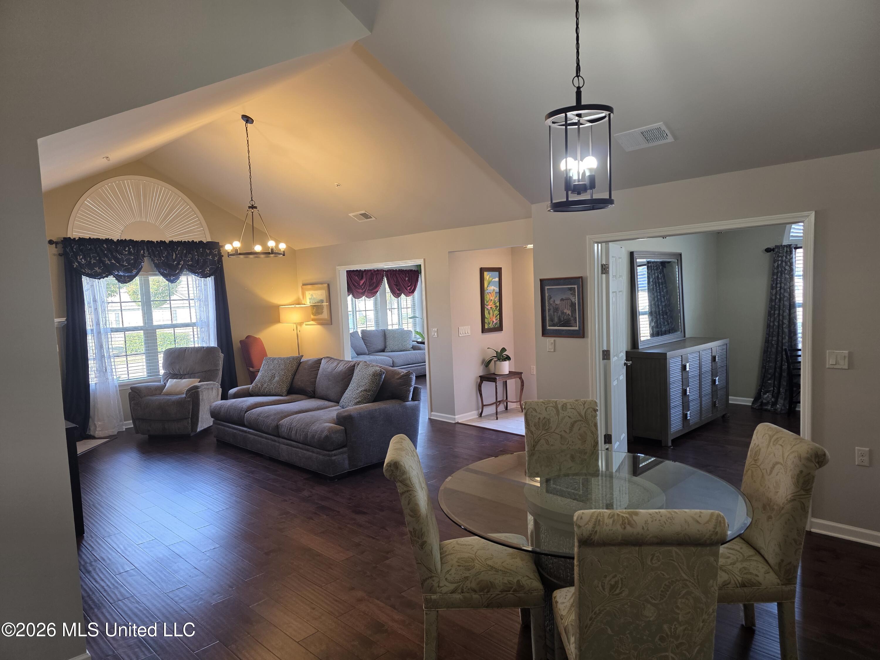 8699 Parkview Oaks Circle Property Photo 2
