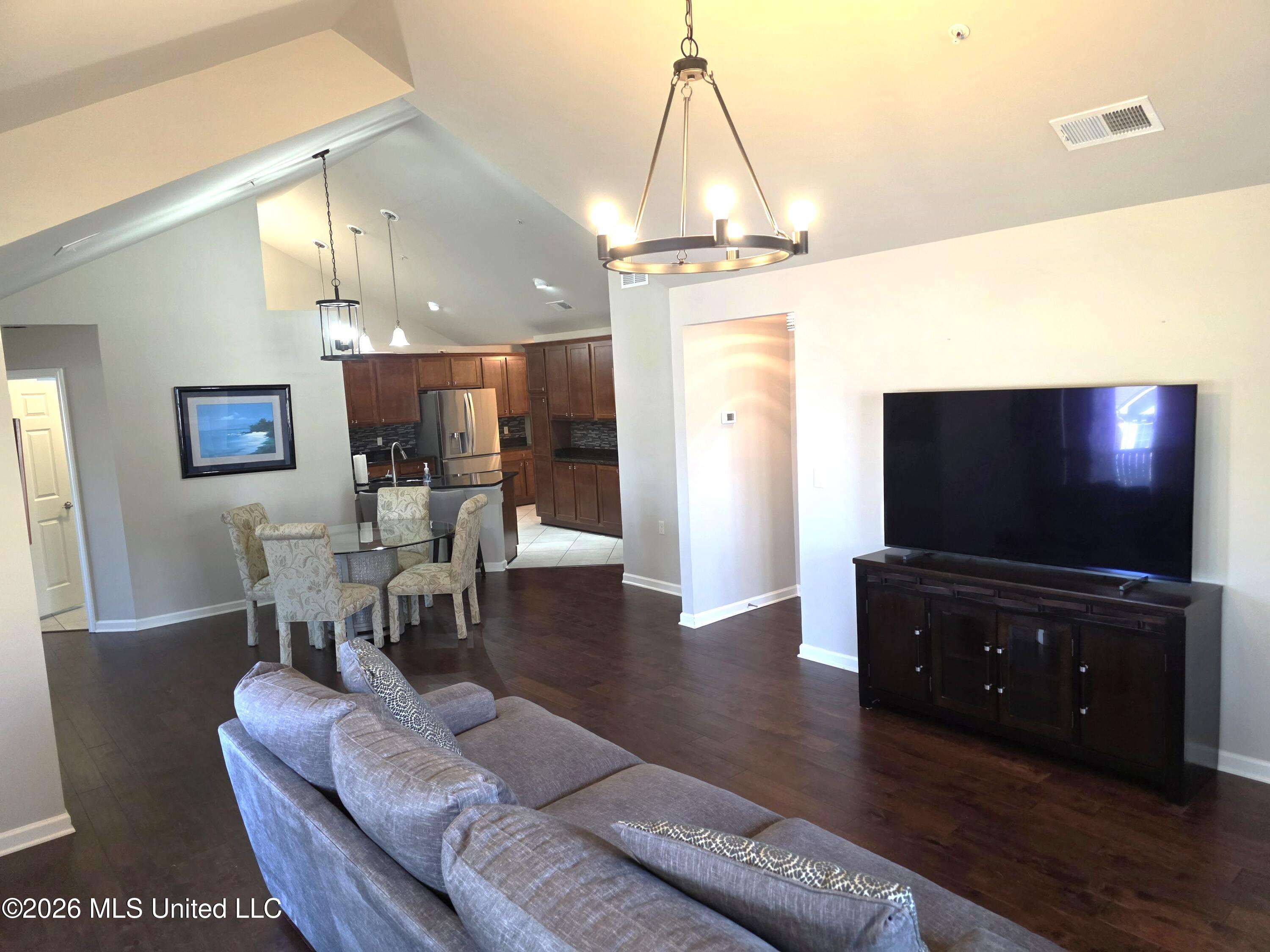 8699 Parkview Oaks Circle Property Photo 3