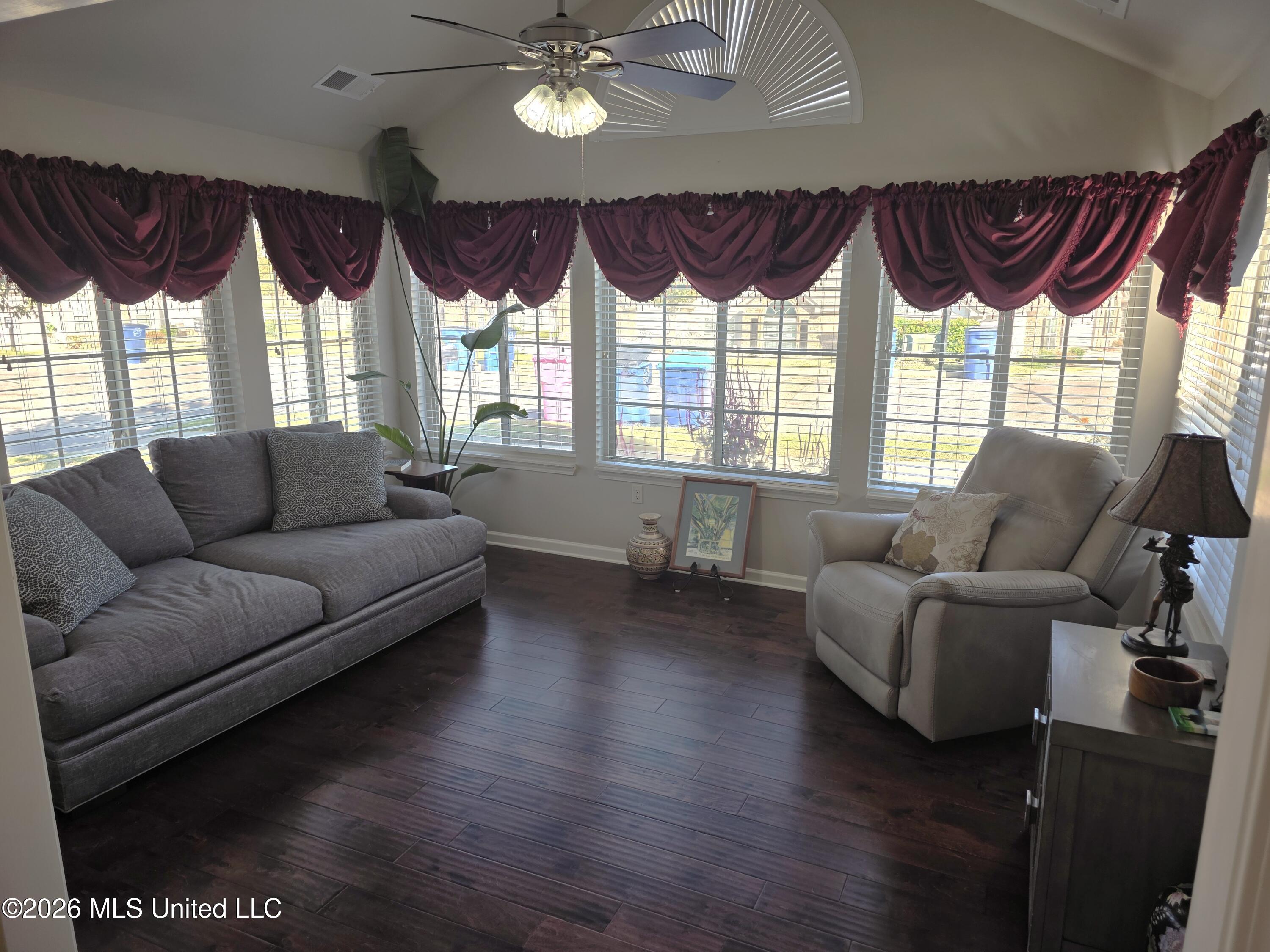 8699 Parkview Oaks Circle Property Photo 4
