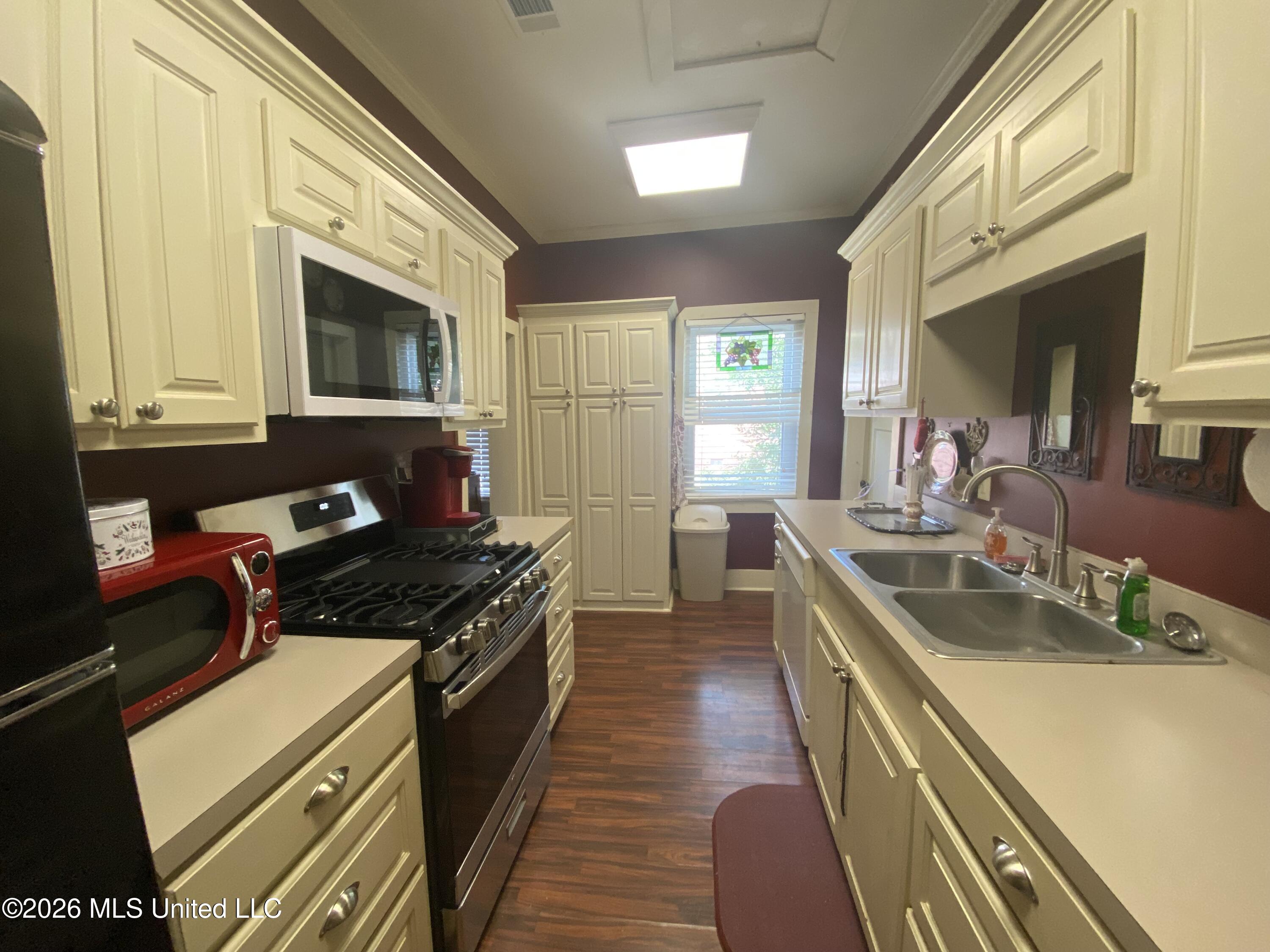 21 Florida Street Property Photo 11