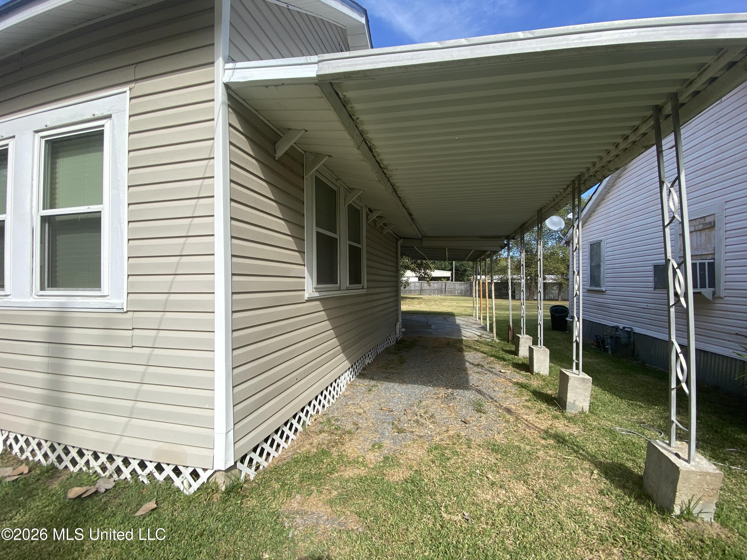 21 Florida Street Property Photo 31