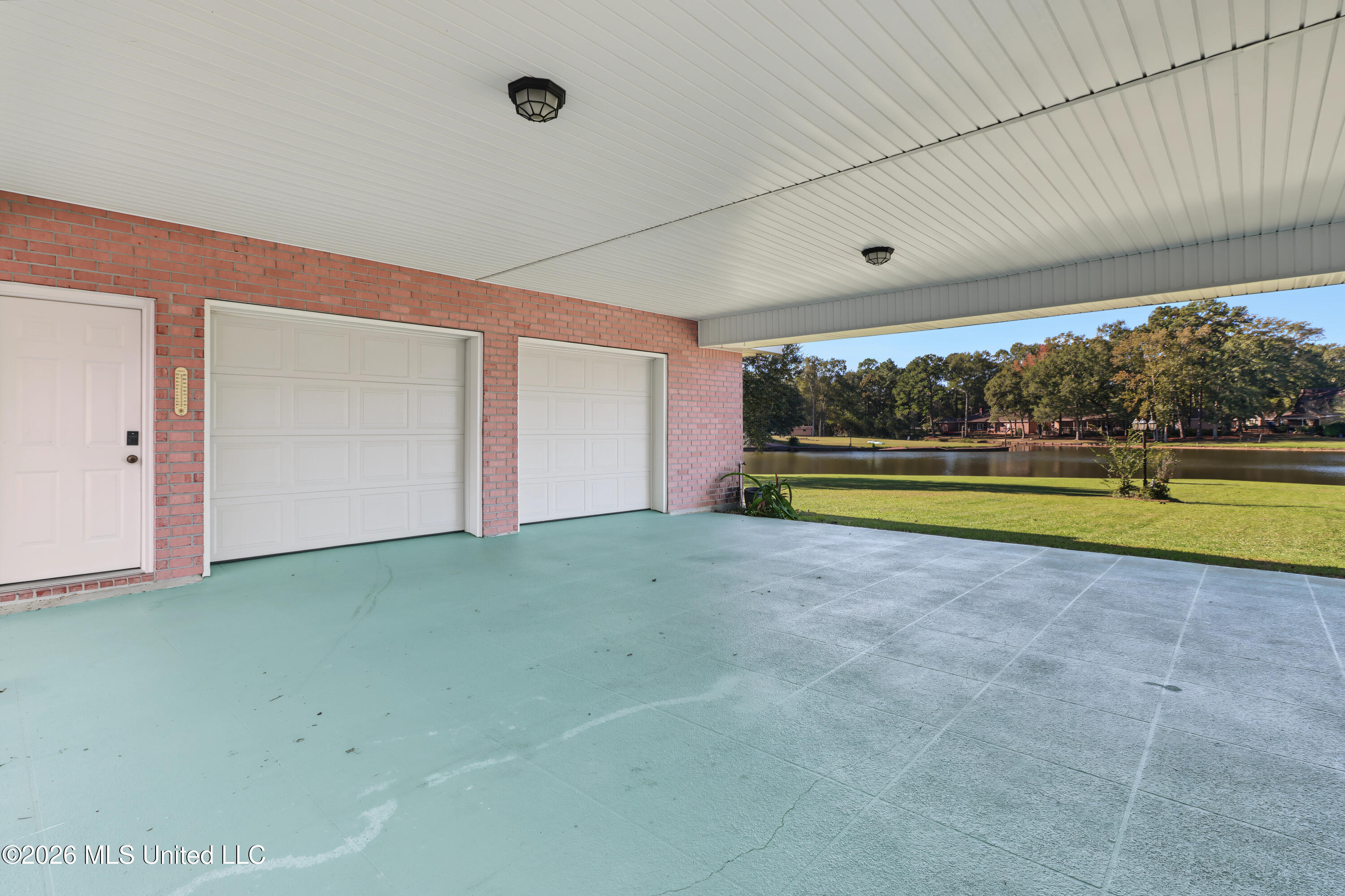 6007 Angler Drive Property Photo 3