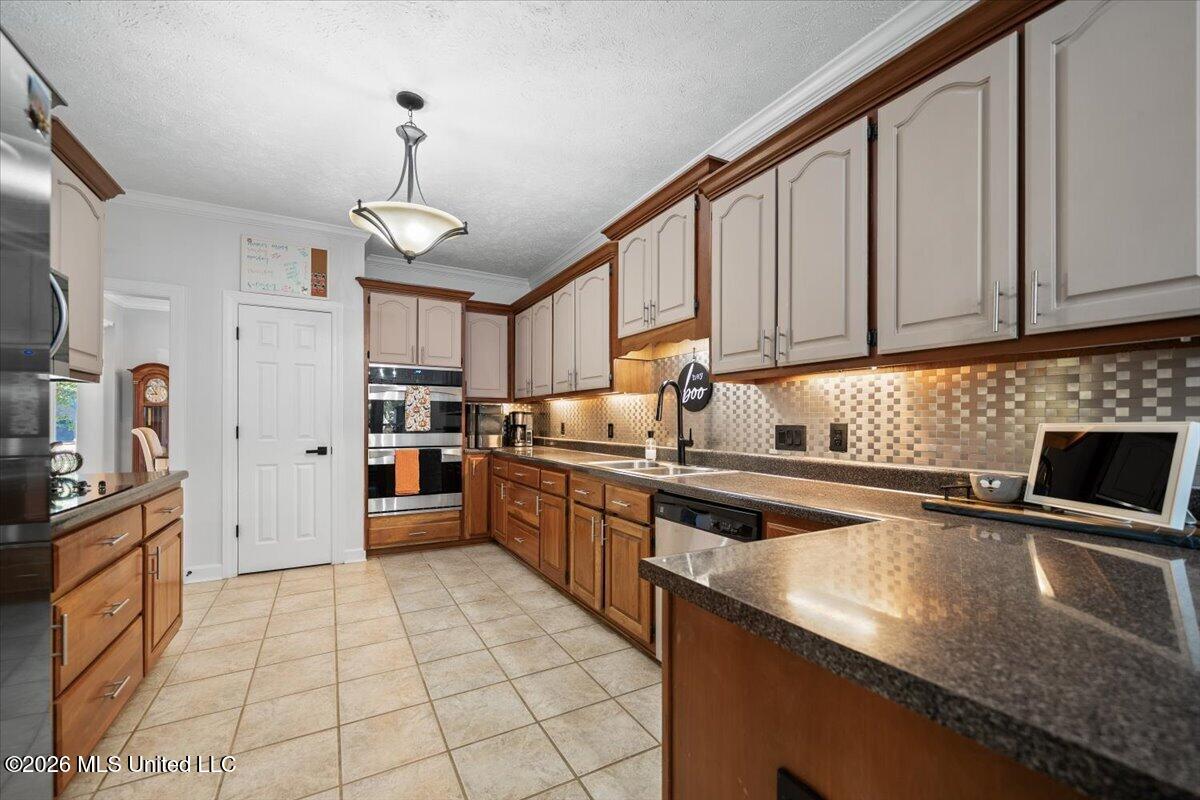 156 Oak Grove Drive Property Photo 14