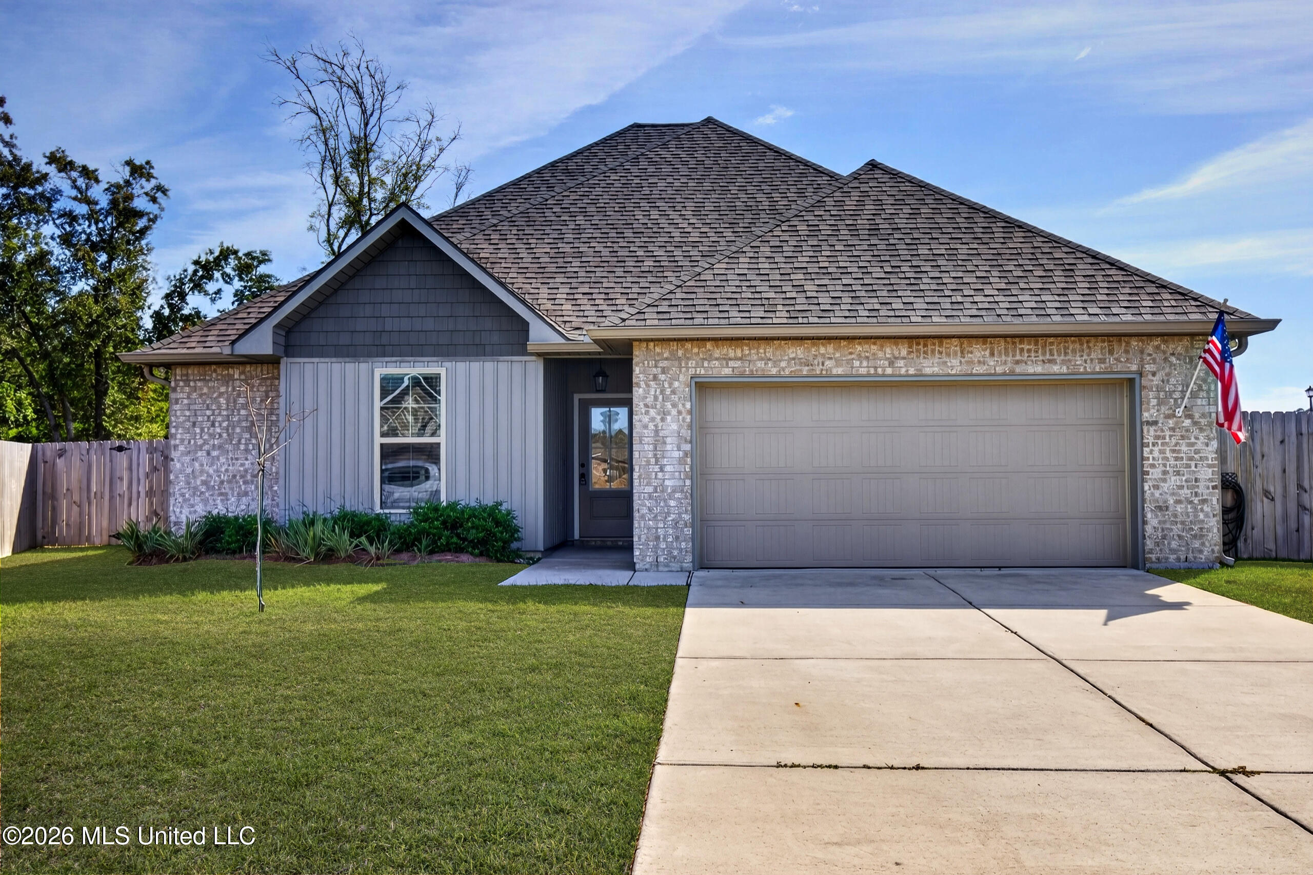 4 Red Oak Drive Property Photo 1
