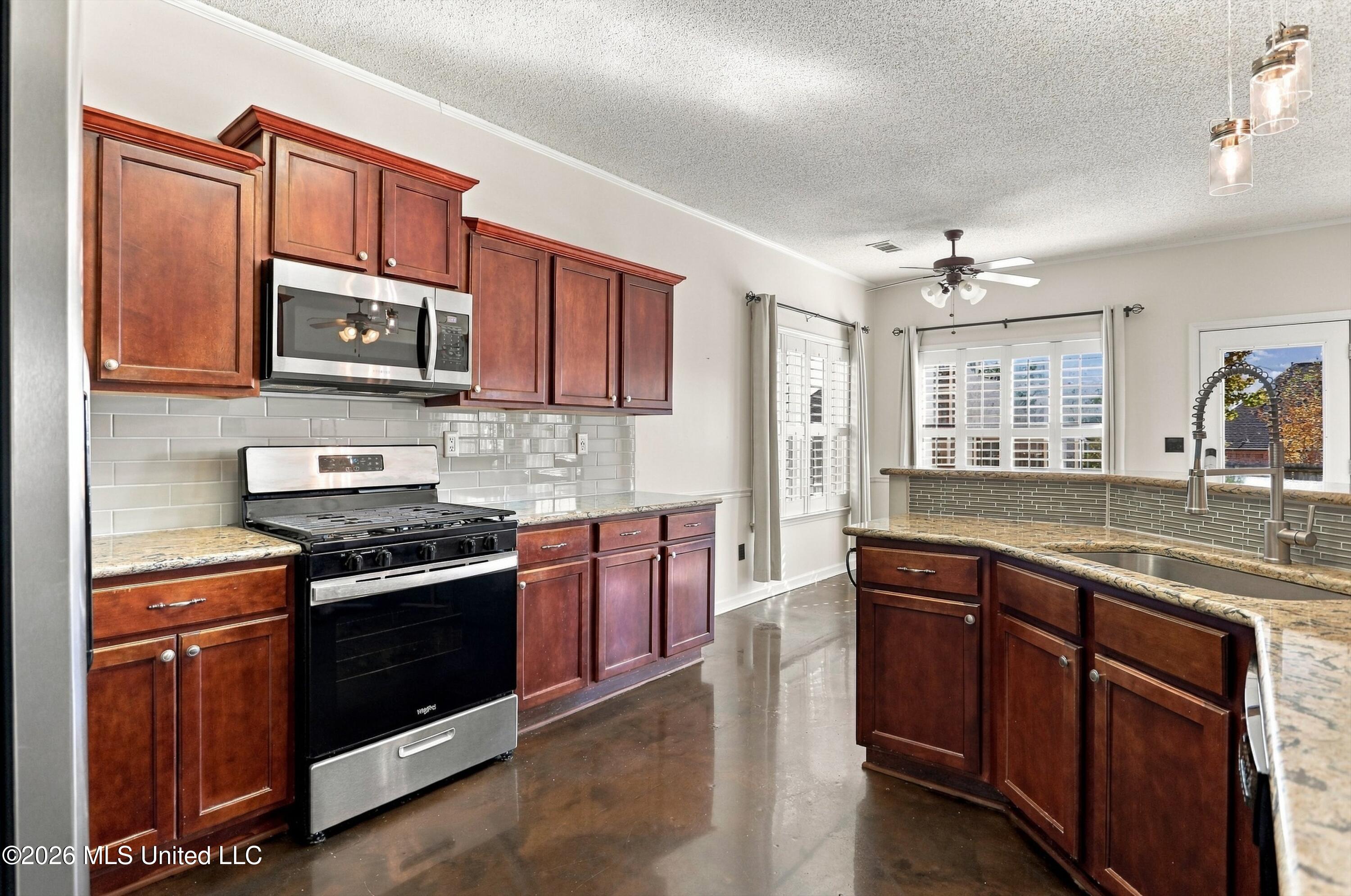 6265 Ivy Oaks Cove Property Photo 7