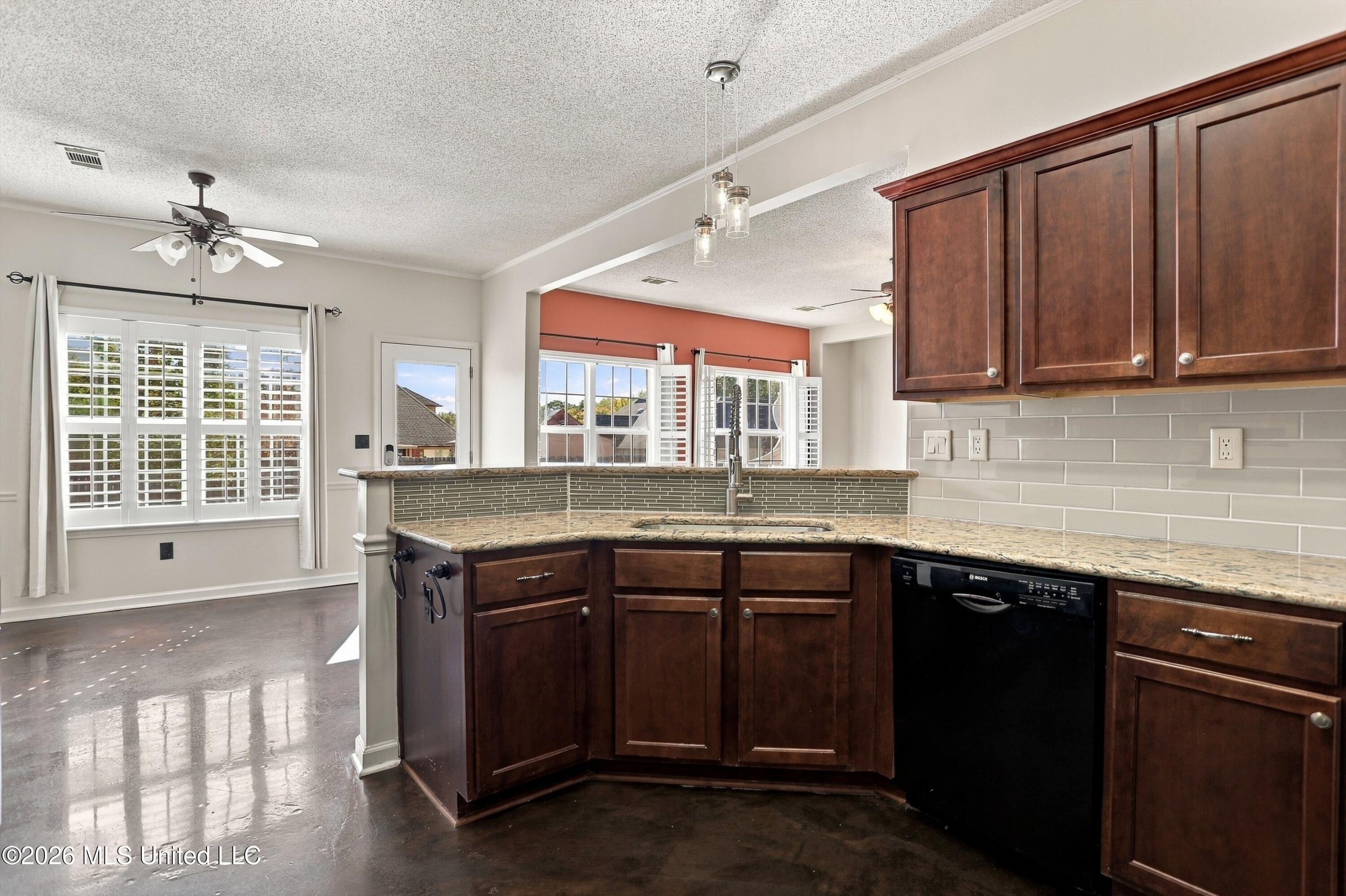 6265 Ivy Oaks Cove Property Photo 8