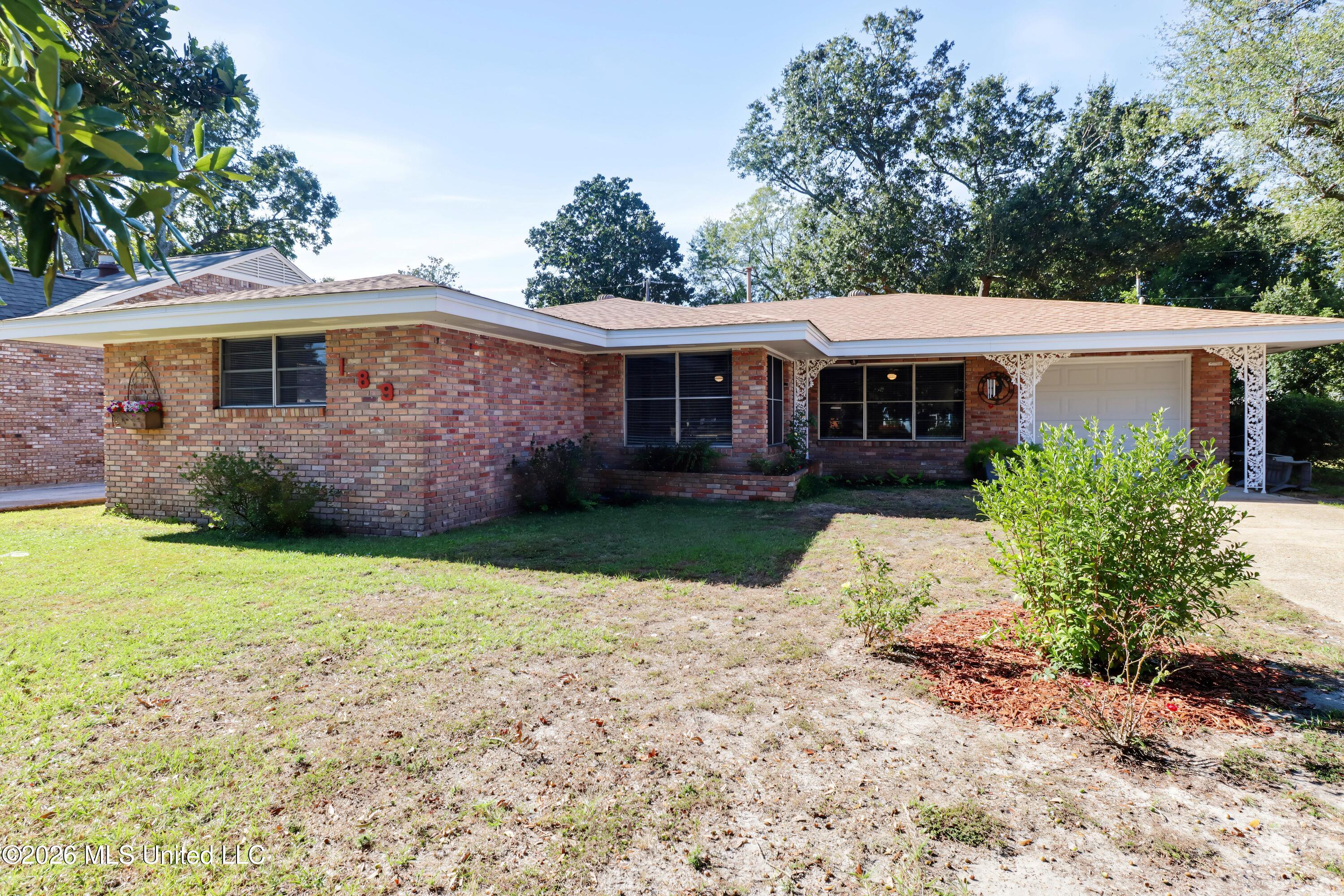 189 Edgewater Drive Property Photo 1