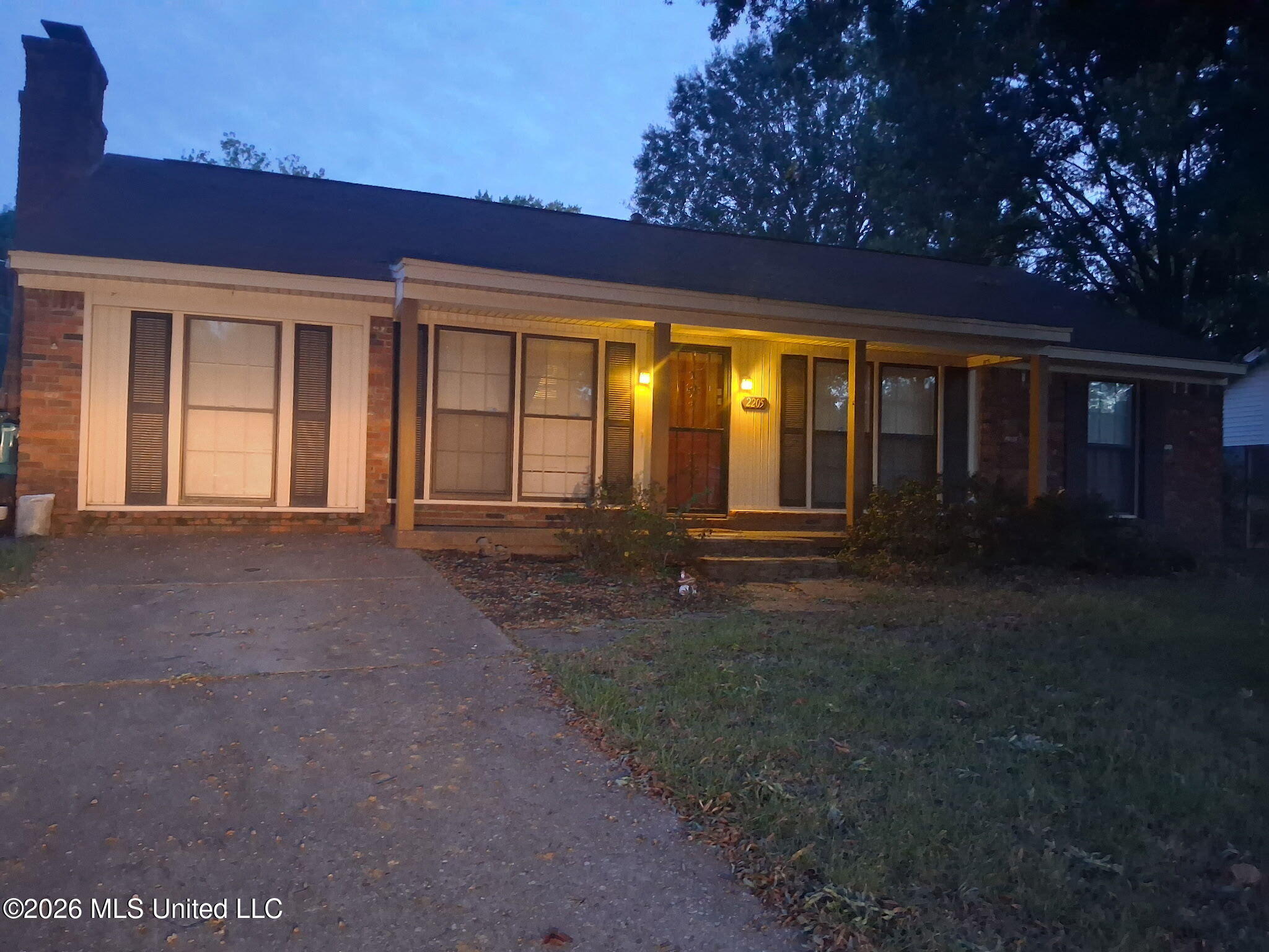2205 S Cedarwood Cove Property Photo 1