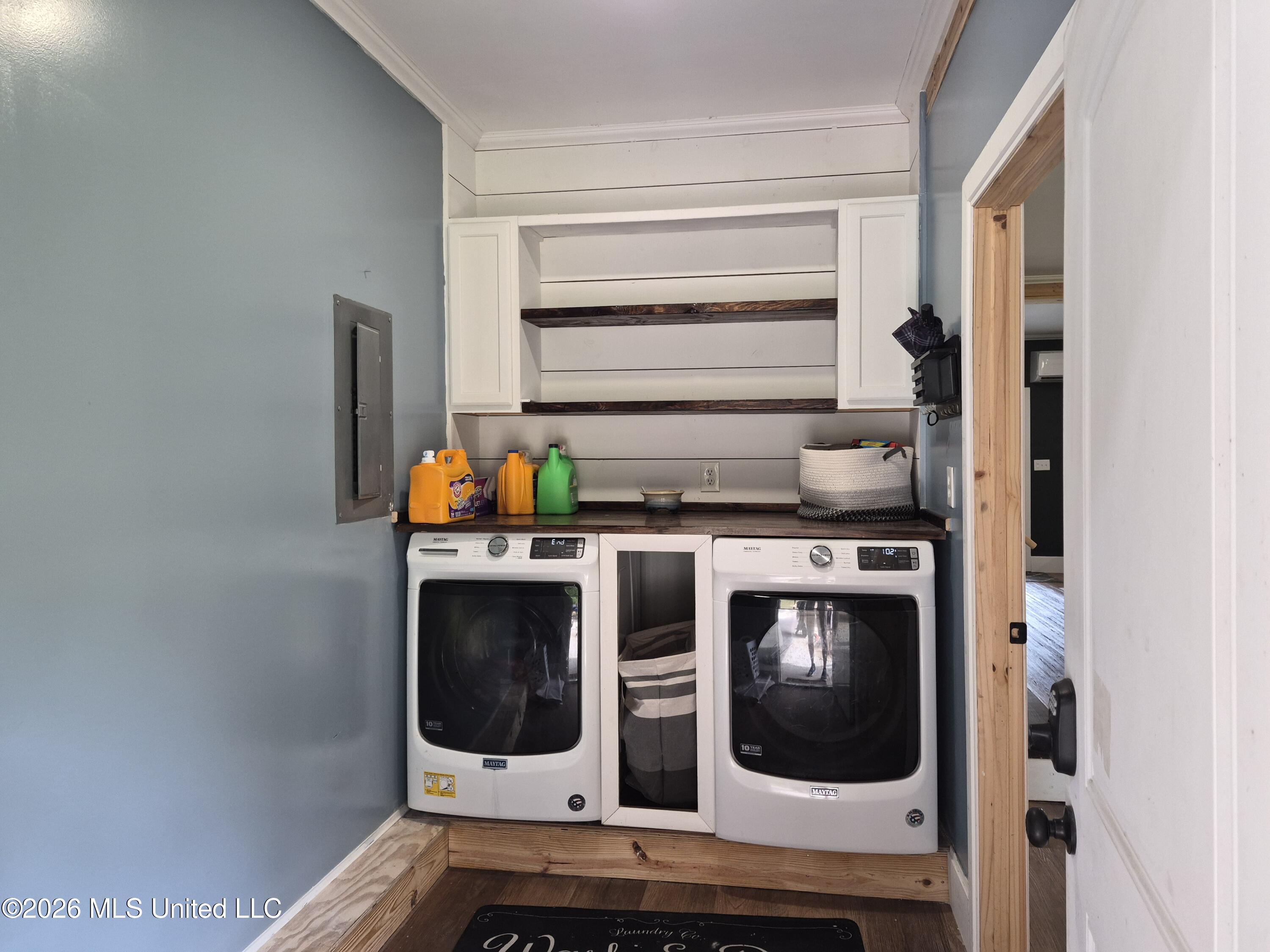 8129 Victoria Drive Property Photo 9