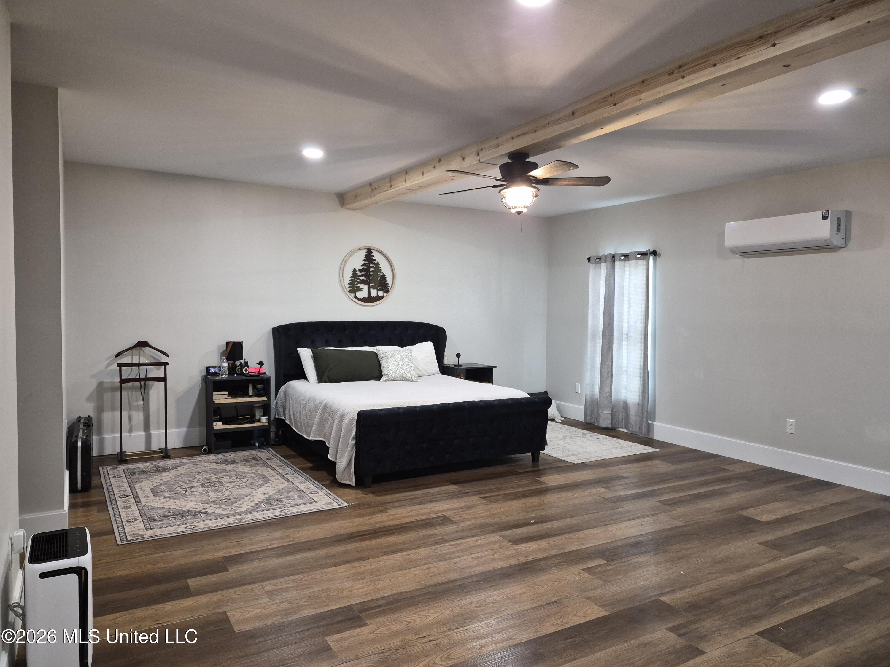 8129 Victoria Drive Property Photo 10