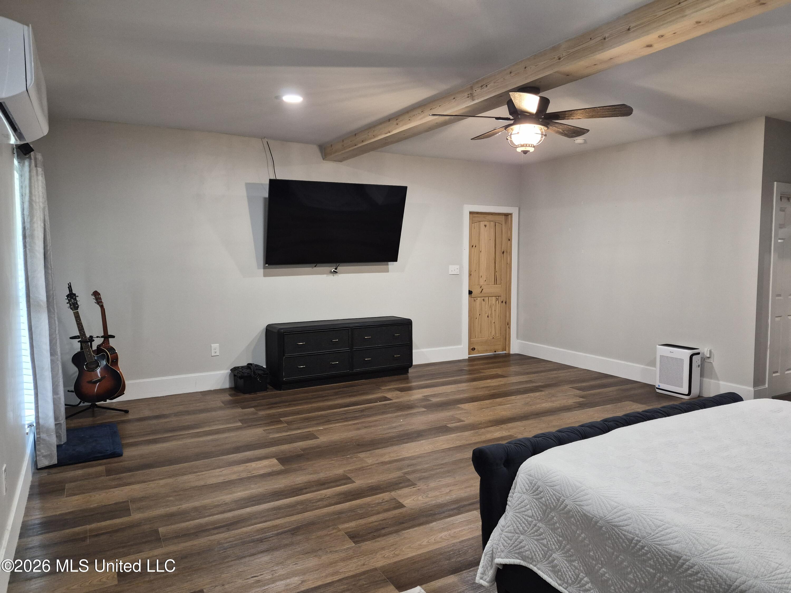 8129 Victoria Drive Property Photo 11