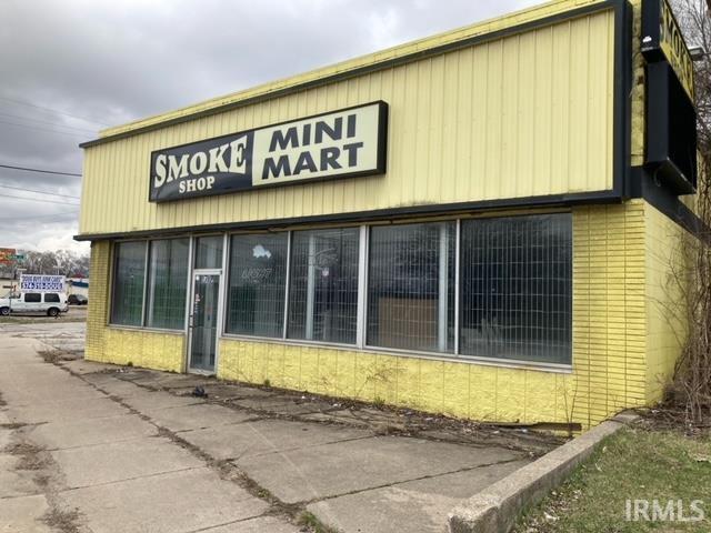 1712 E Lincoln Way