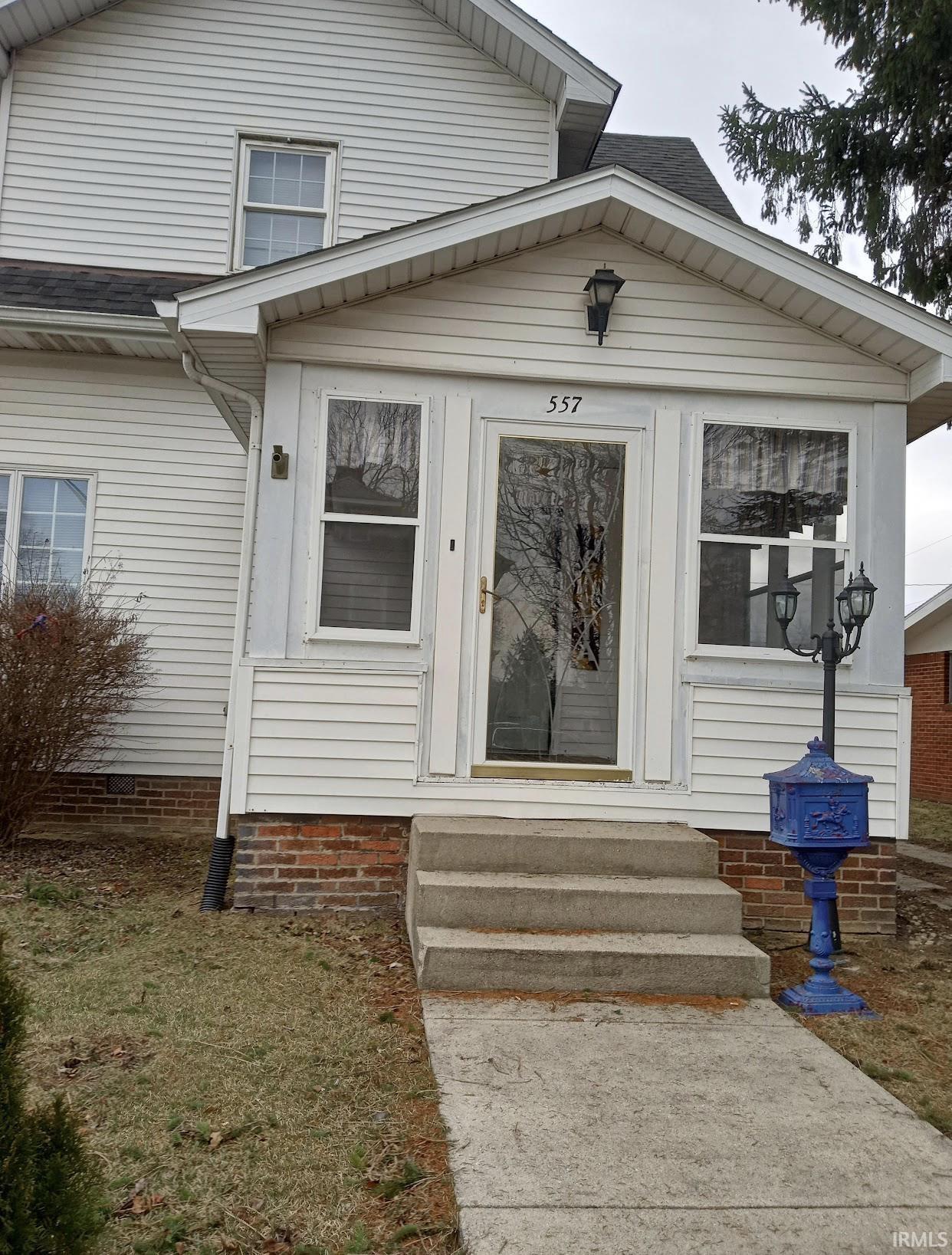 557 E Boone Street Property Photo 1