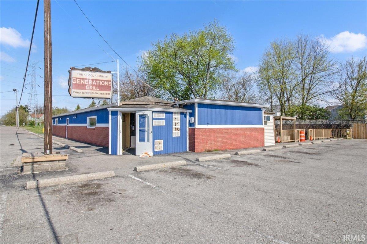 7628 Southeastern Avenue Property Photo 1