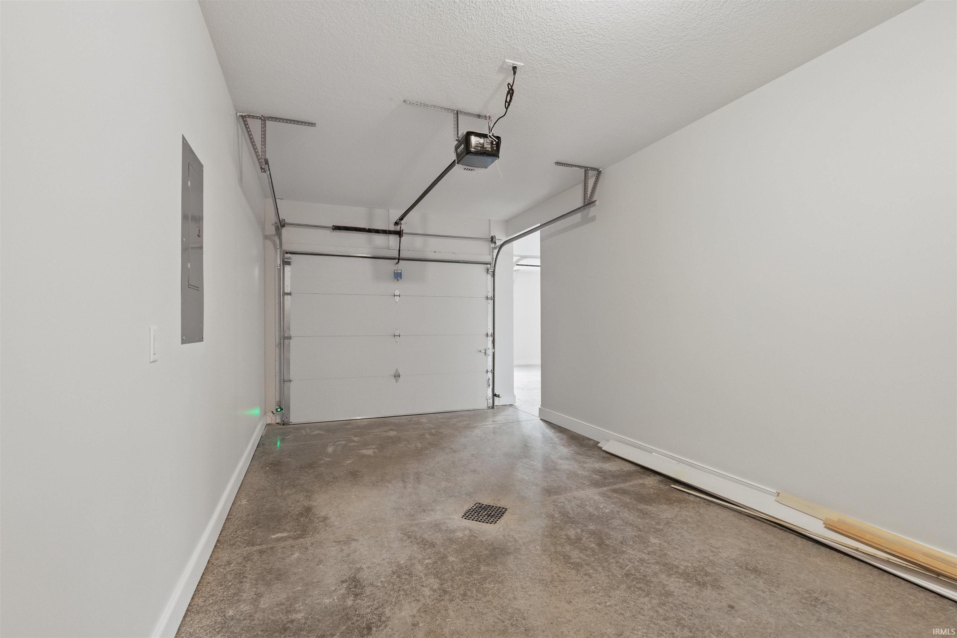 10483 Spamount Cove Property Photo 21
