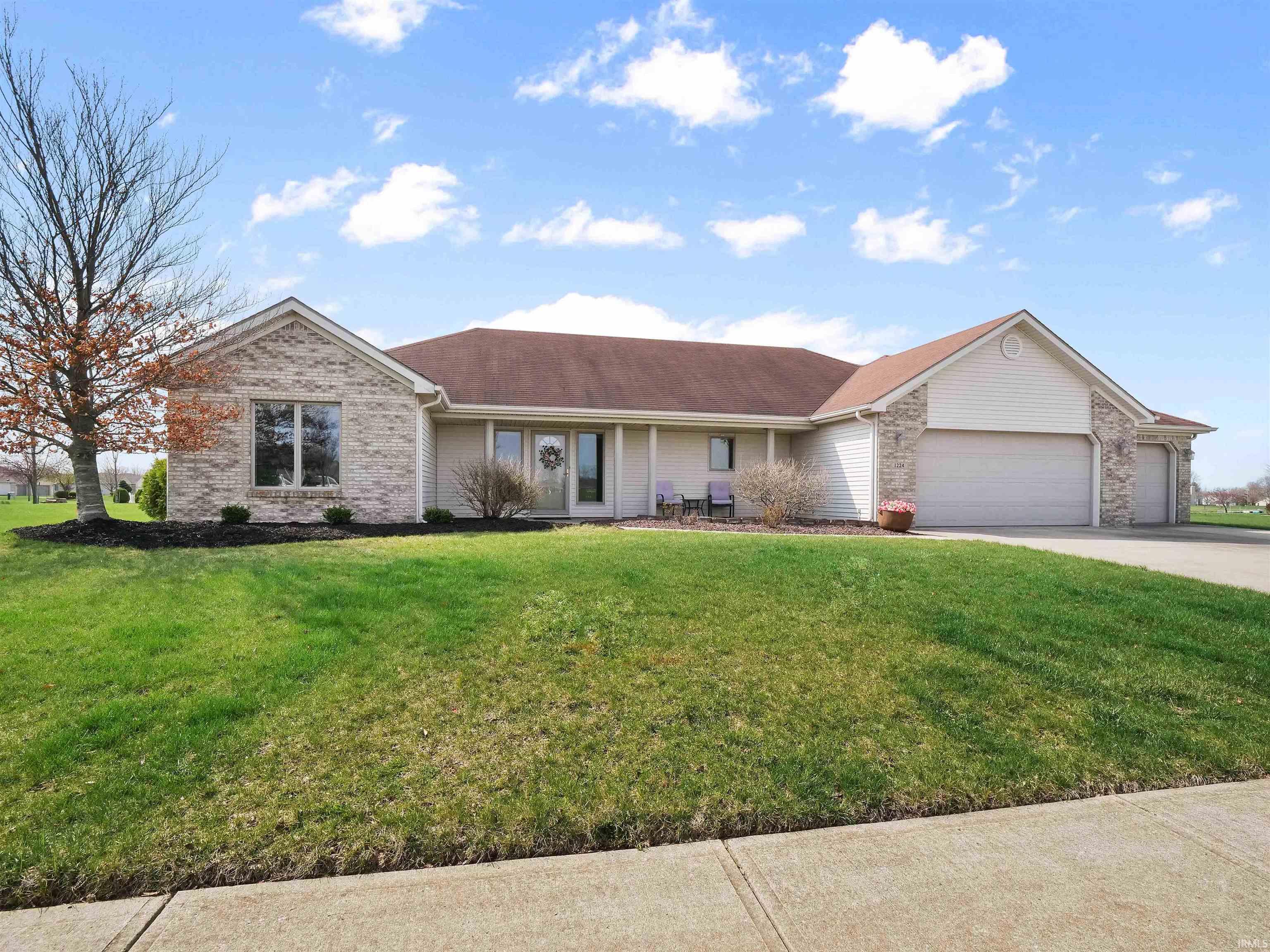 1224 E Edge Water Court Property Photo 1