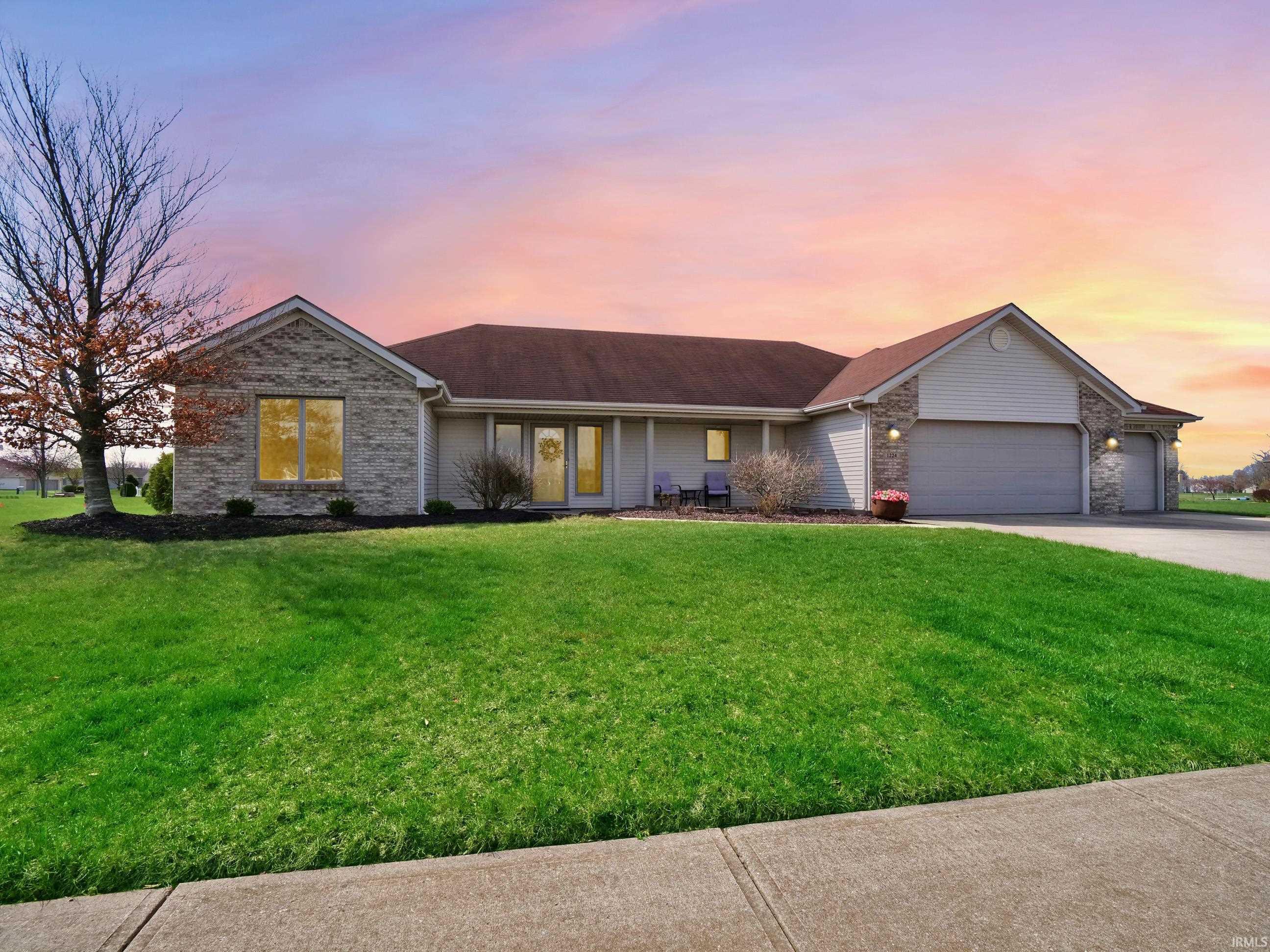 1224 E Edge Water Court Property Photo 2
