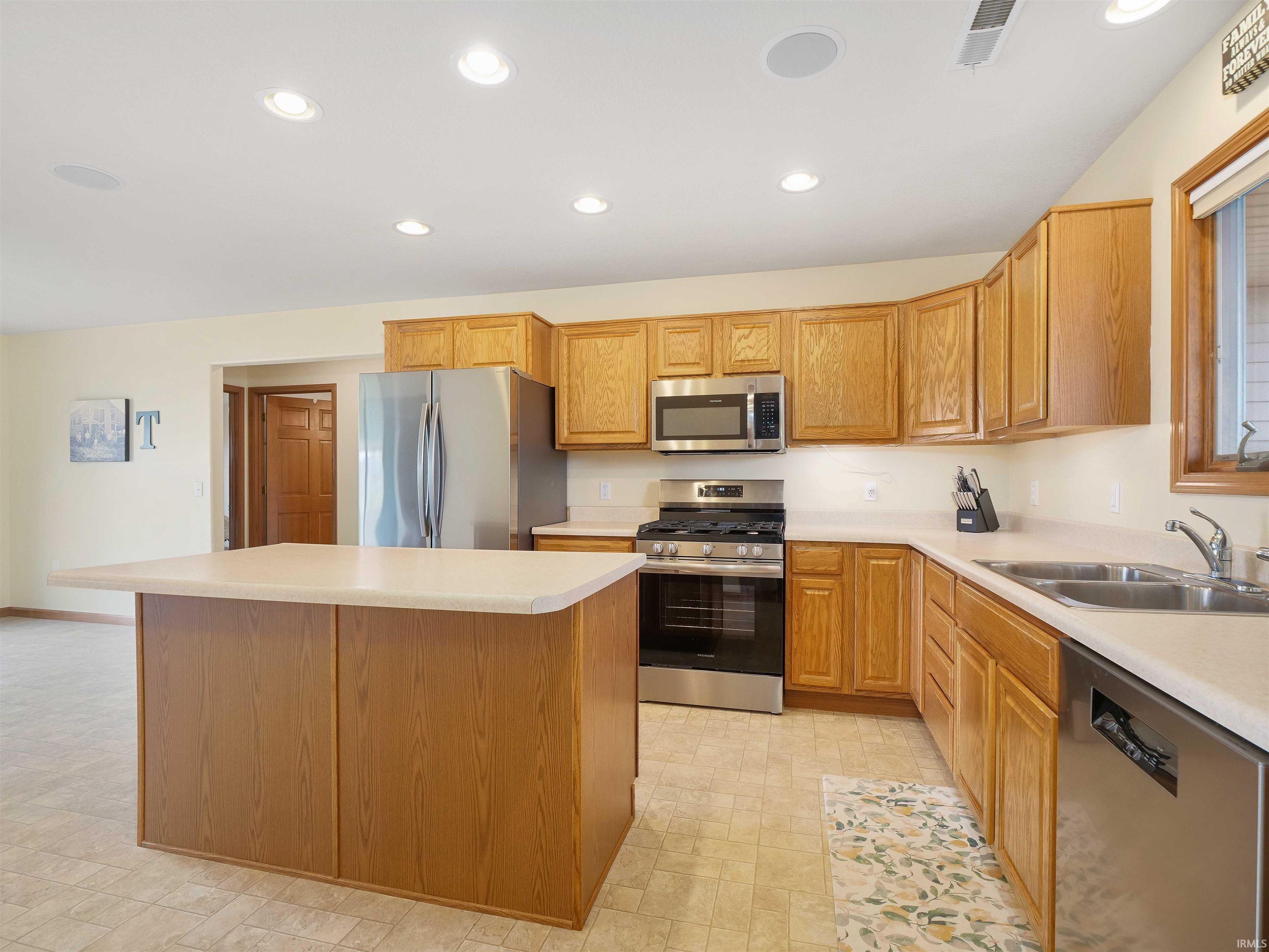 1224 E Edge Water Court Property Photo 11