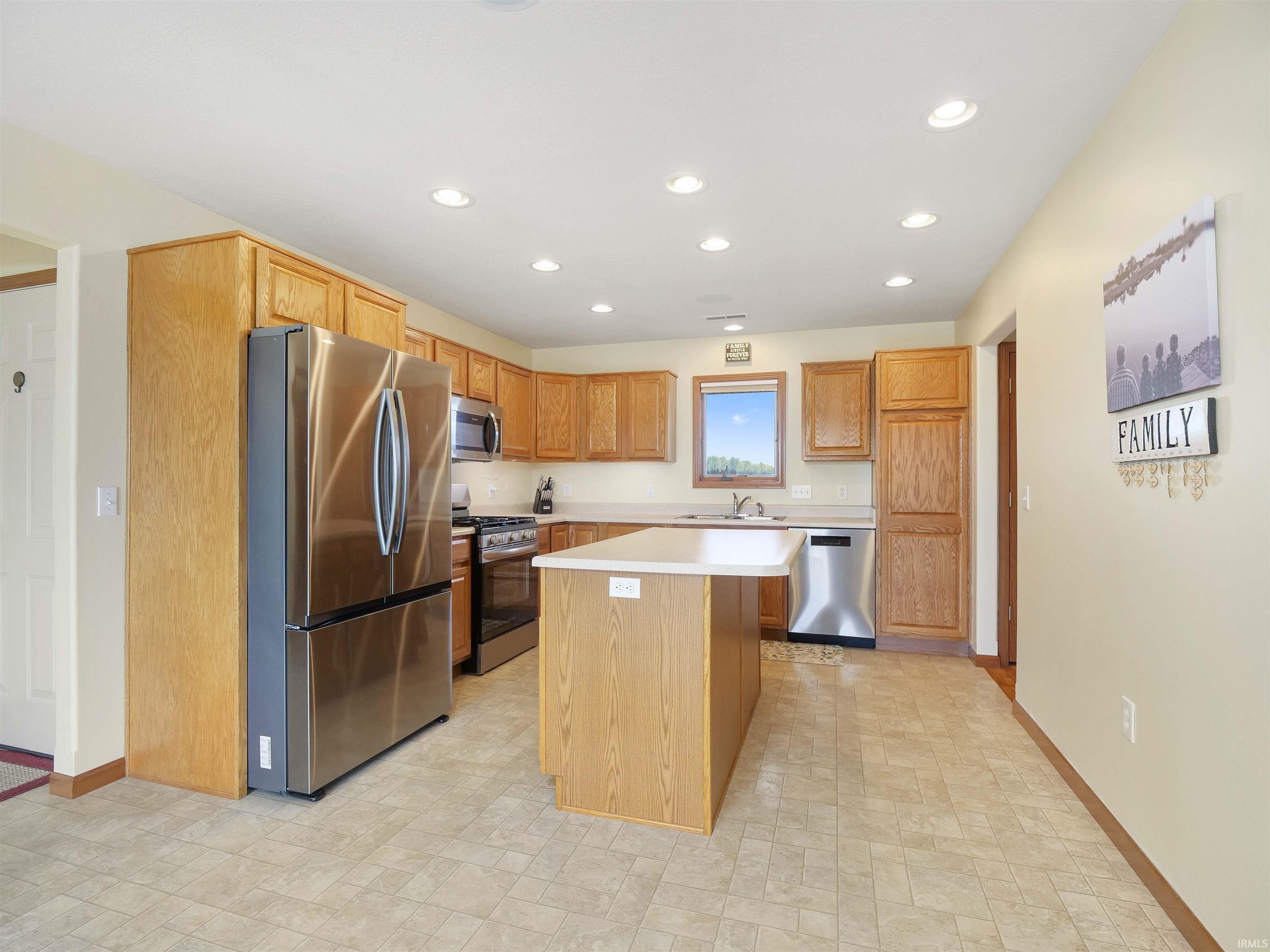 1224 E Edge Water Court Property Photo 12
