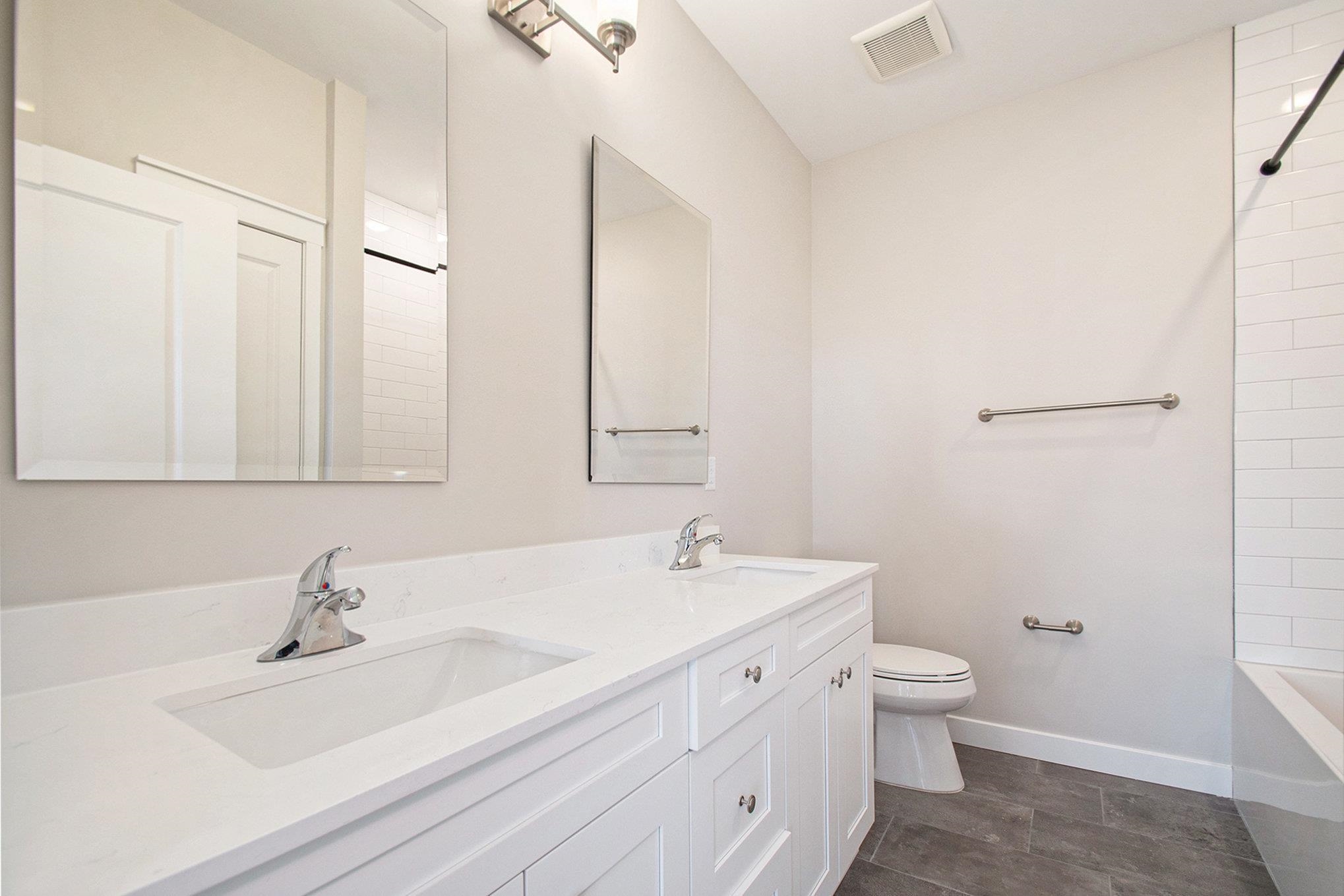 1740 #303 W South Bend Avenue Property Photo 17