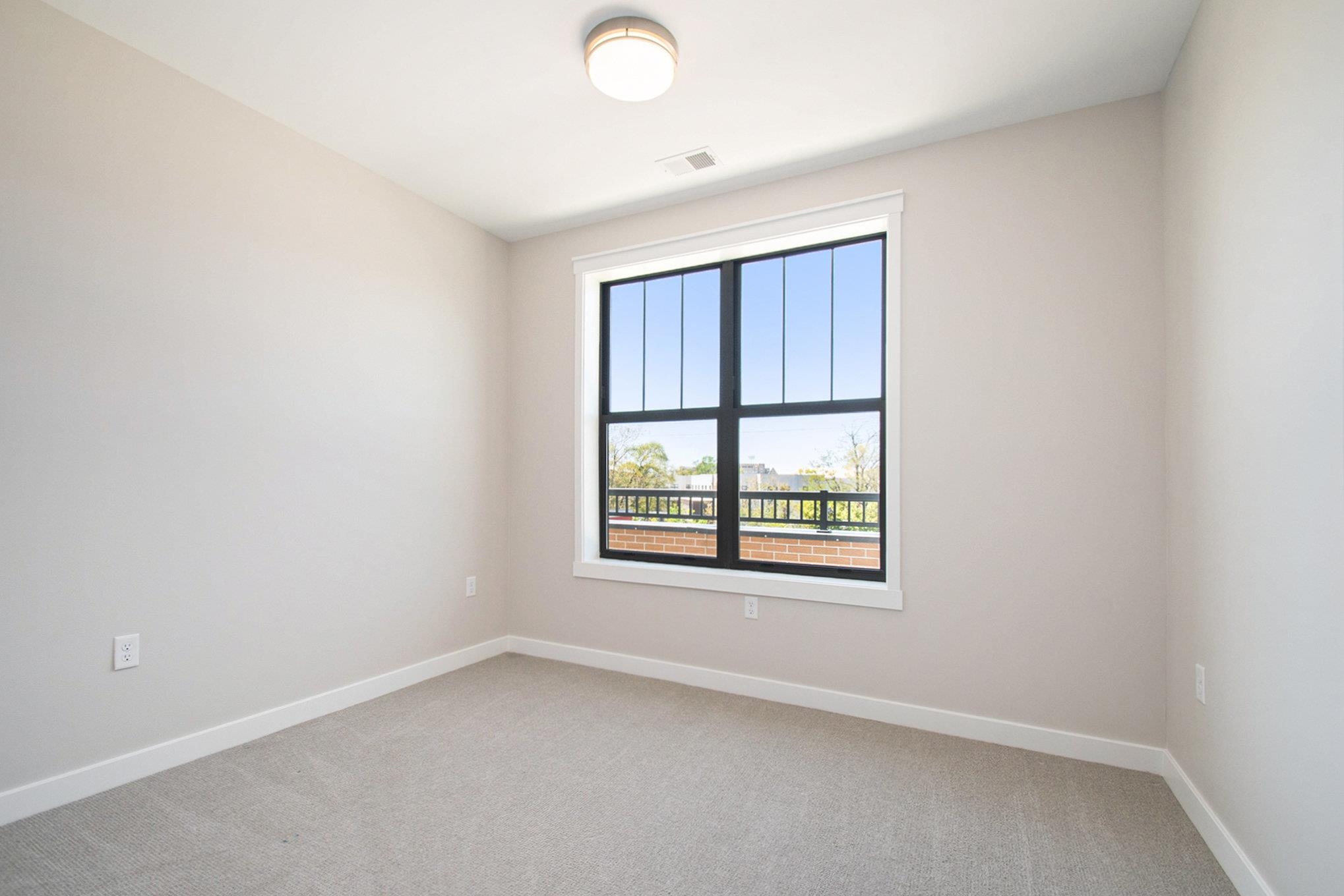1740 #303 W South Bend Avenue Property Photo 19