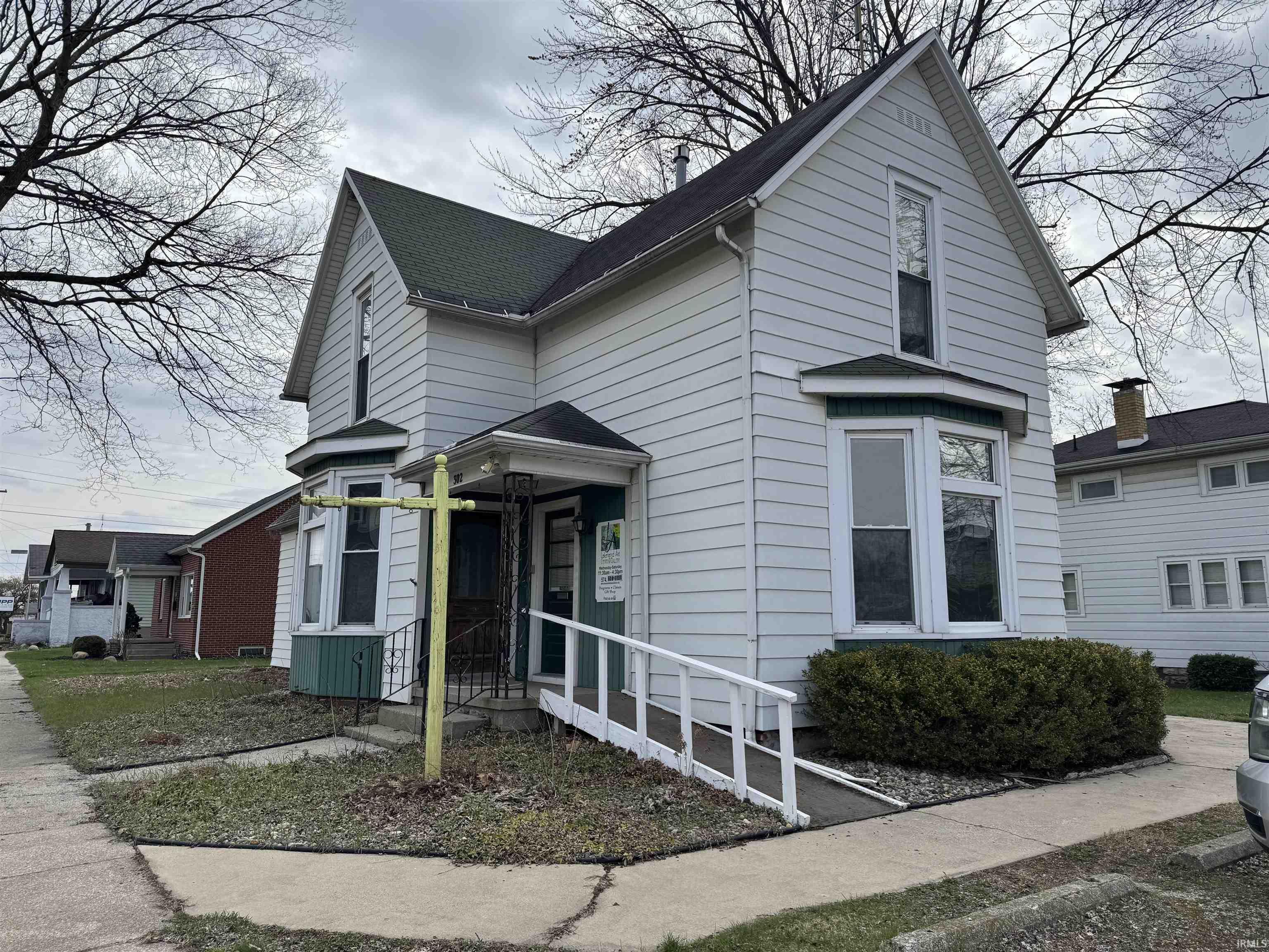 302 E Winona Avenue Property Photo 1