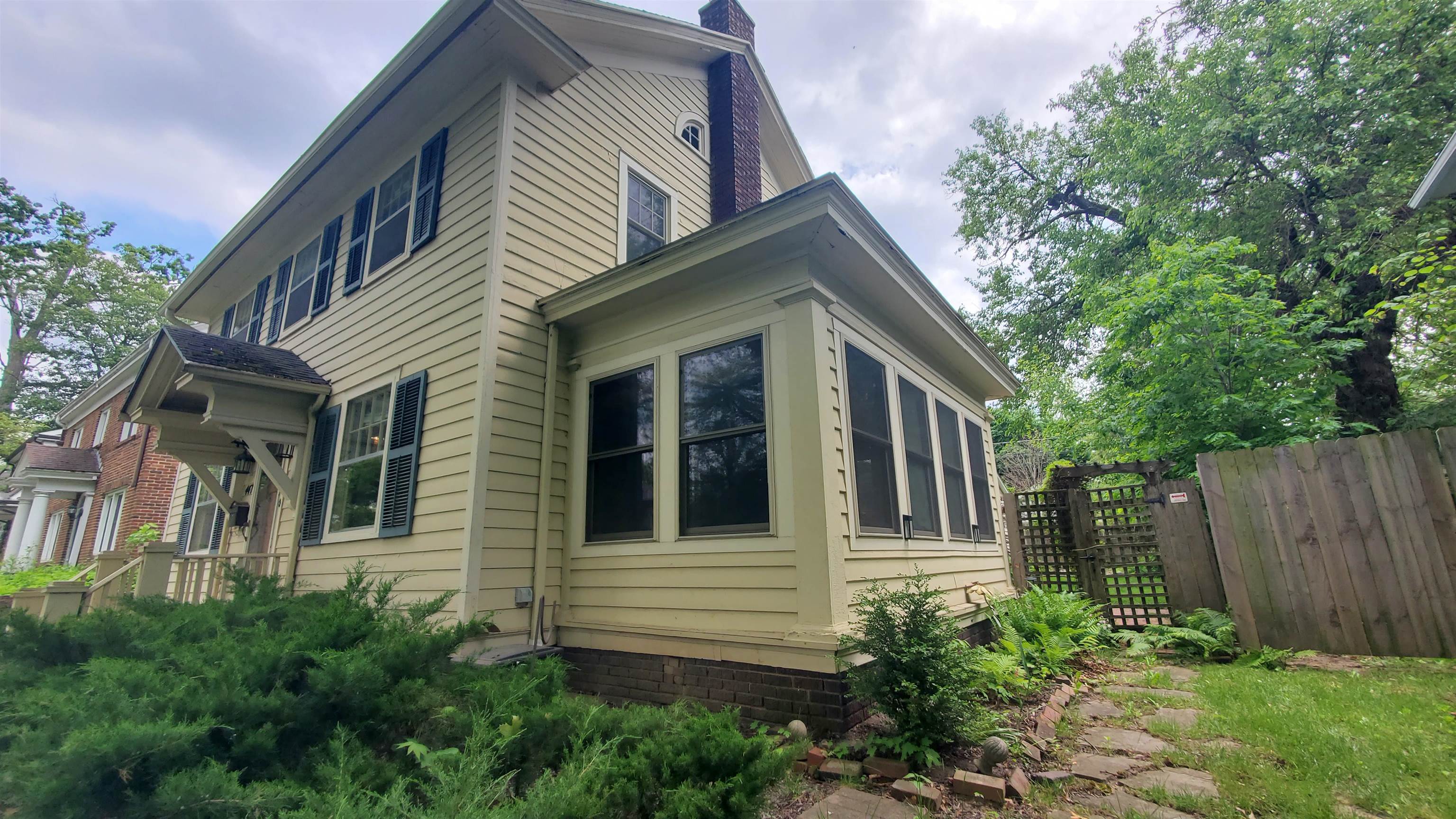 447 Englewood Court Property Photo 3