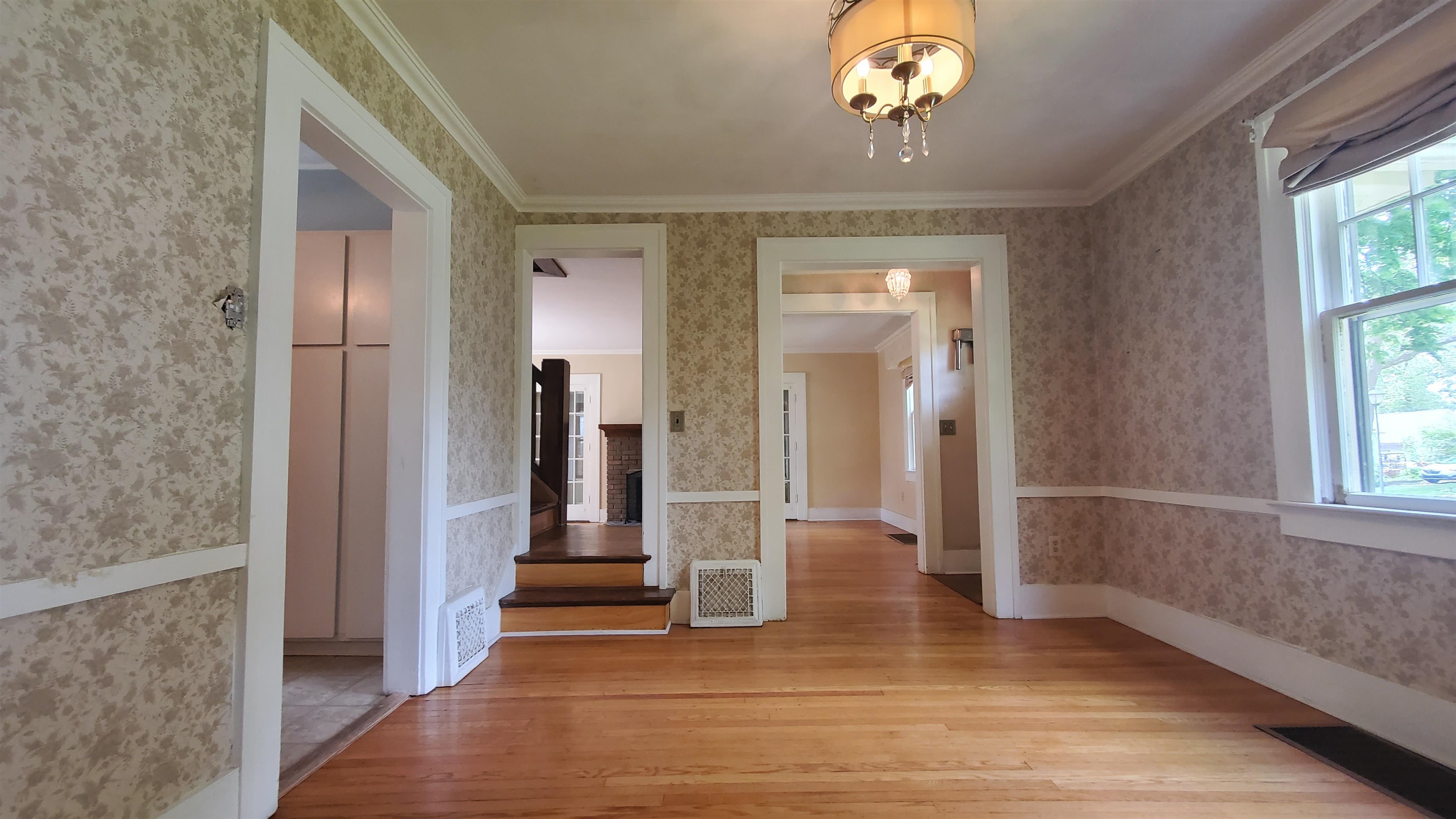 447 Englewood Court Property Photo 7
