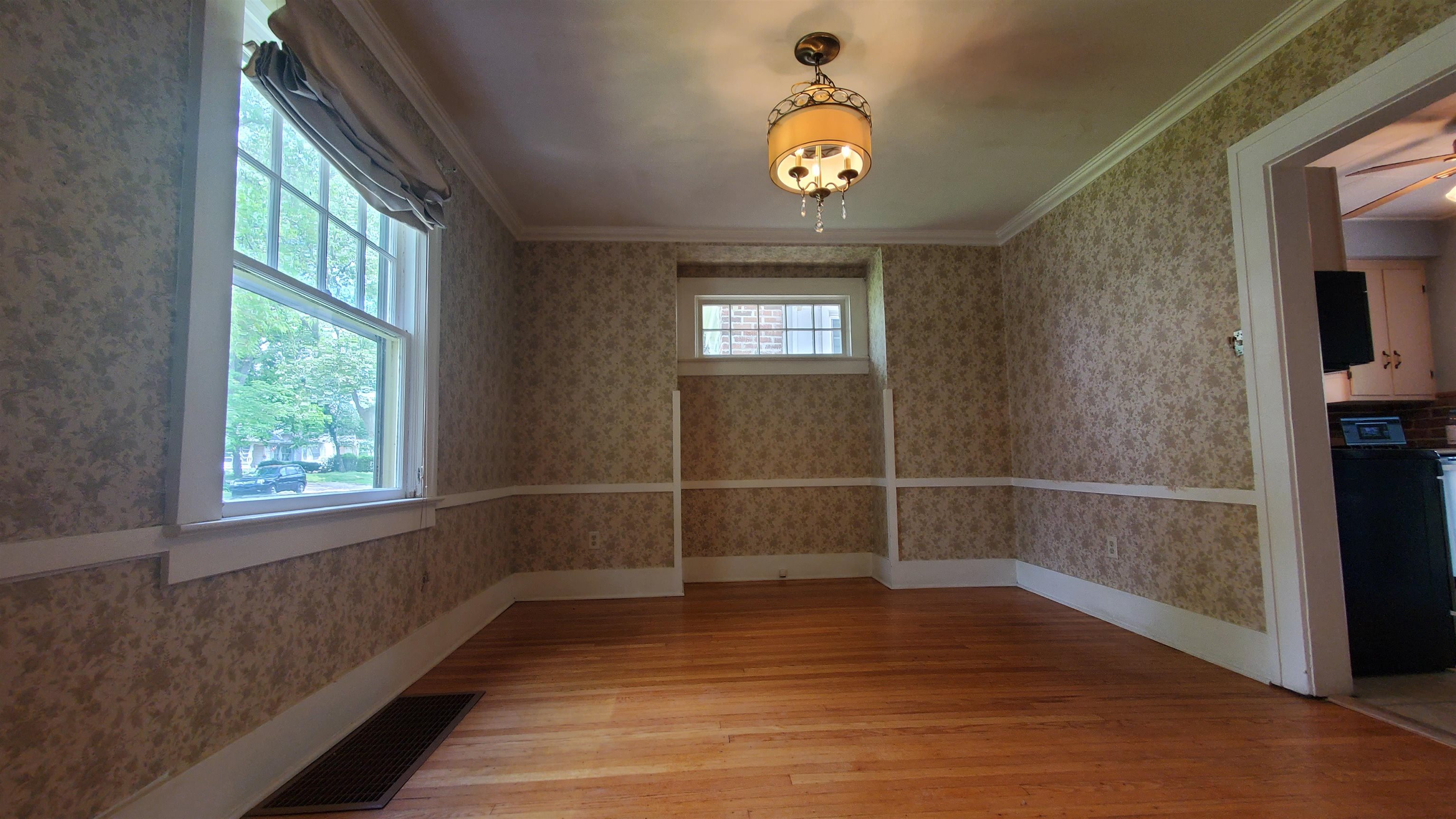 447 Englewood Court Property Photo 8
