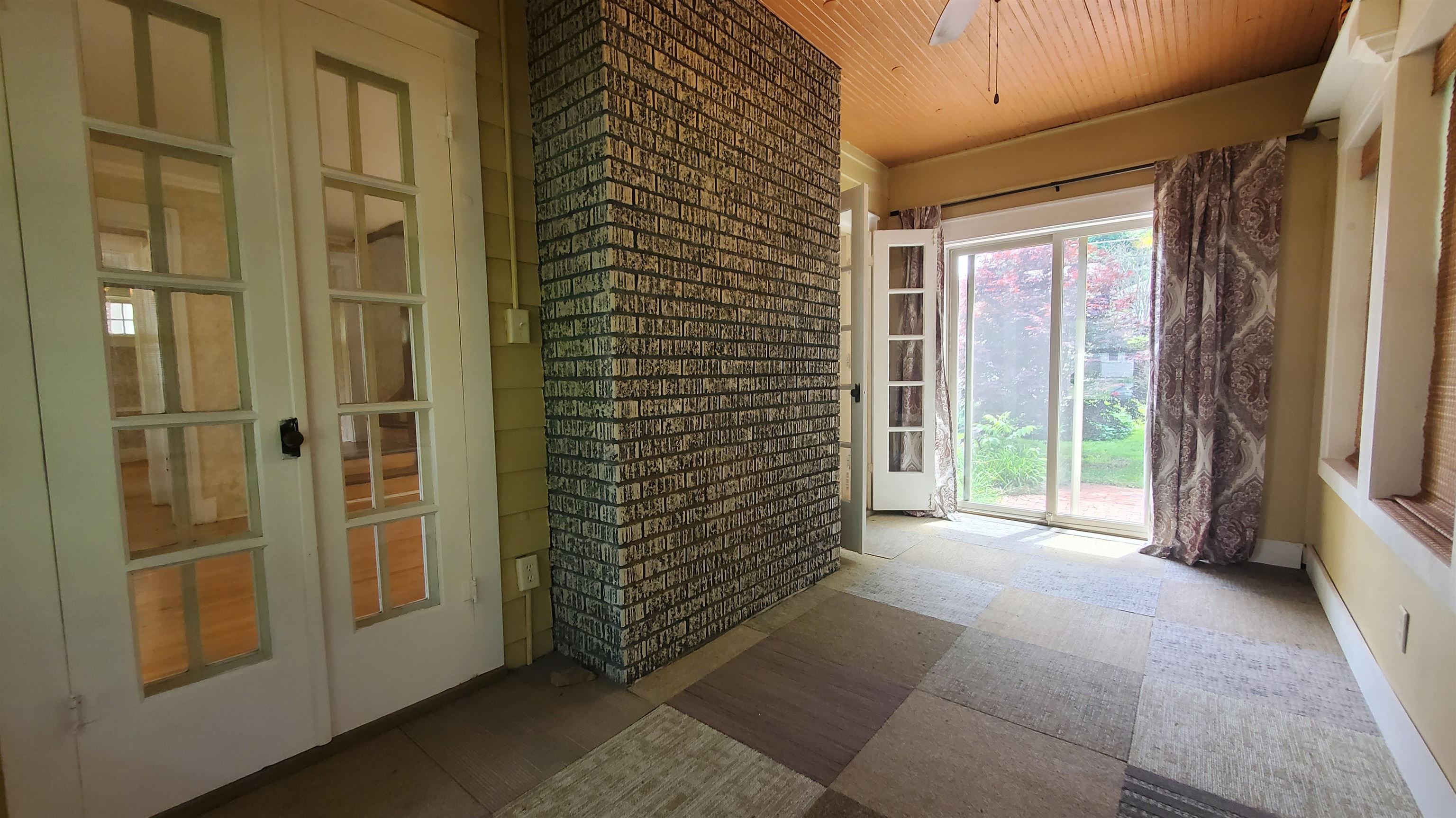 447 Englewood Court Property Photo 12