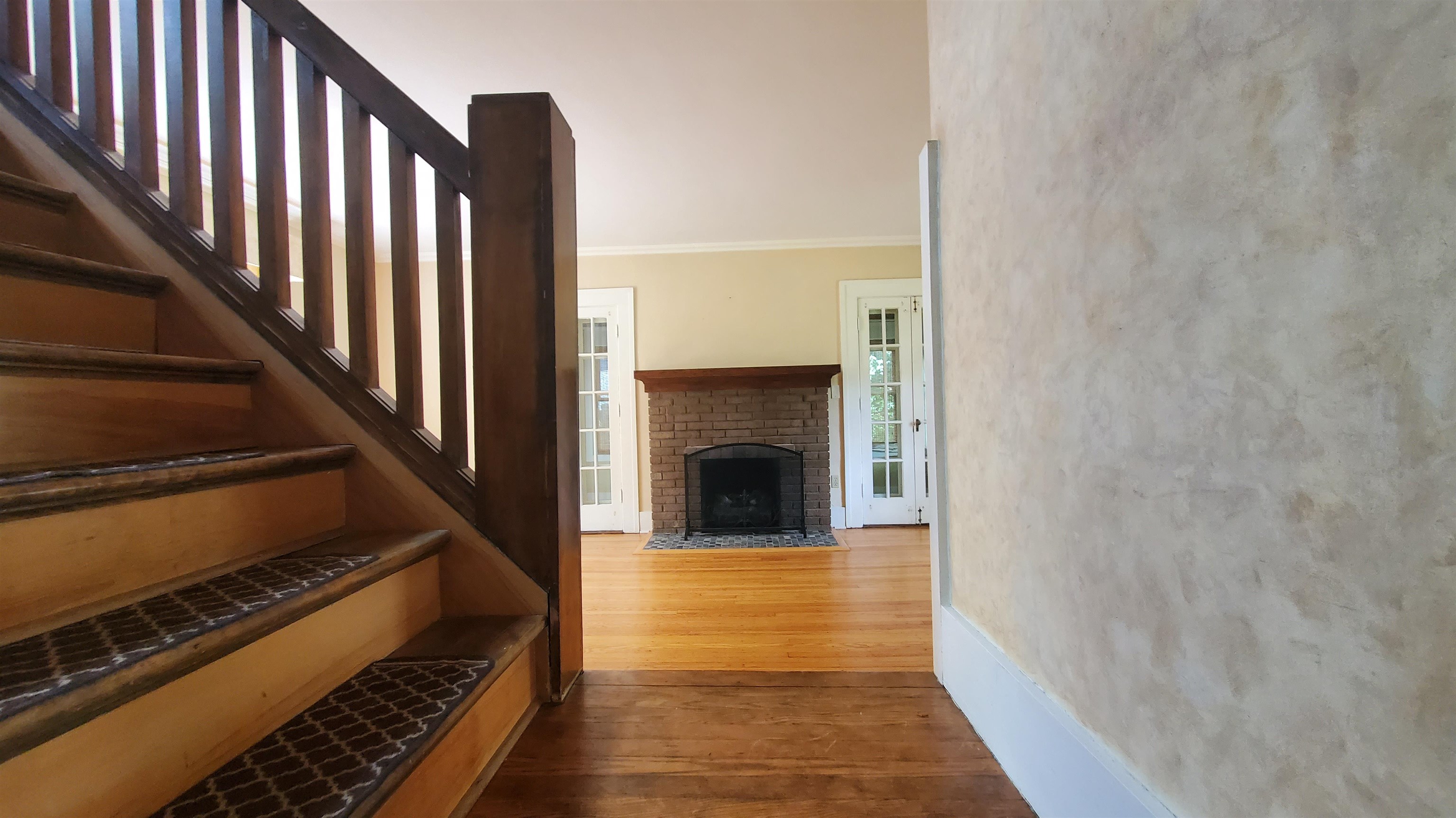 447 Englewood Court Property Photo 18