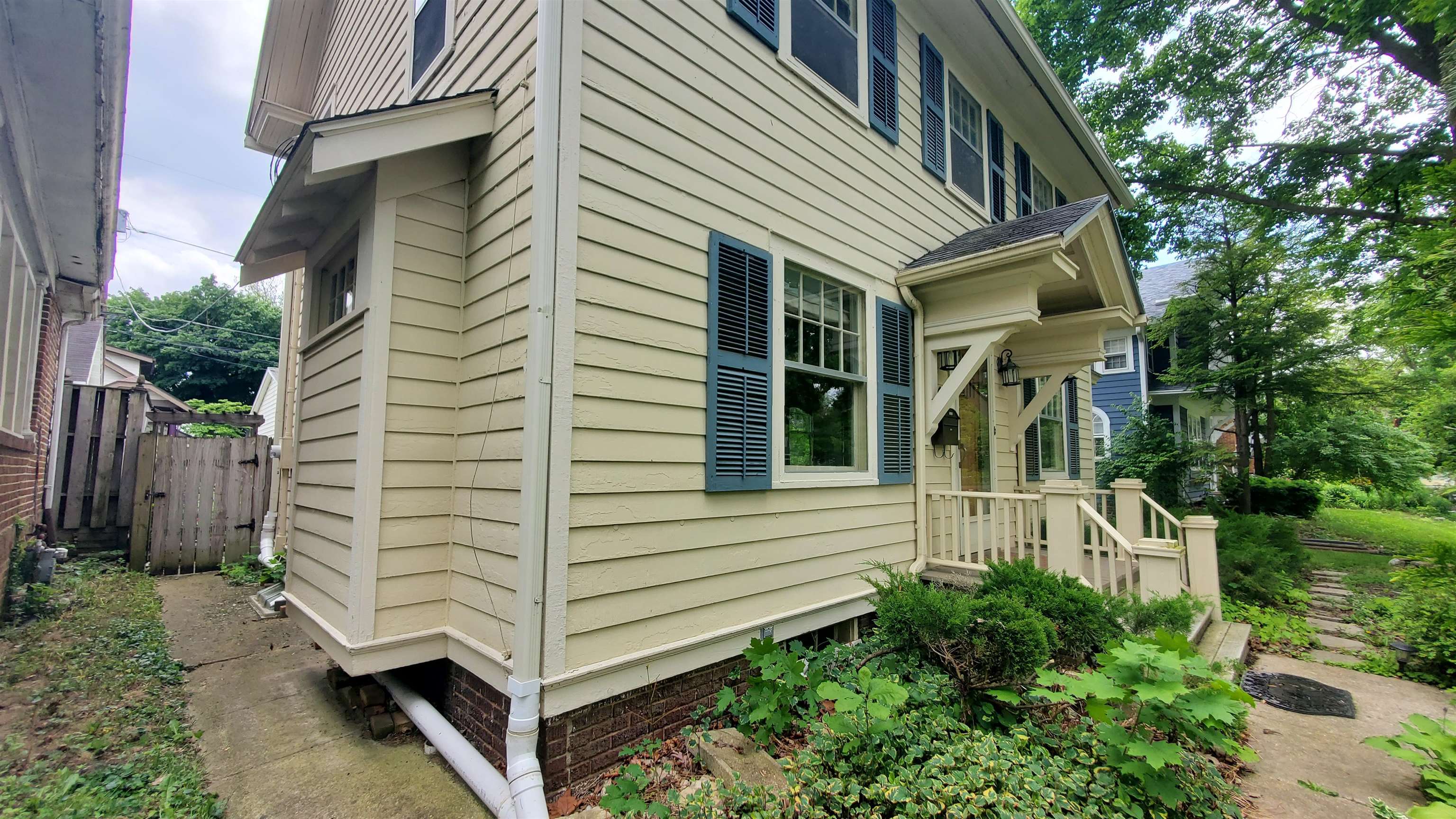 447 Englewood Court Property Photo 32