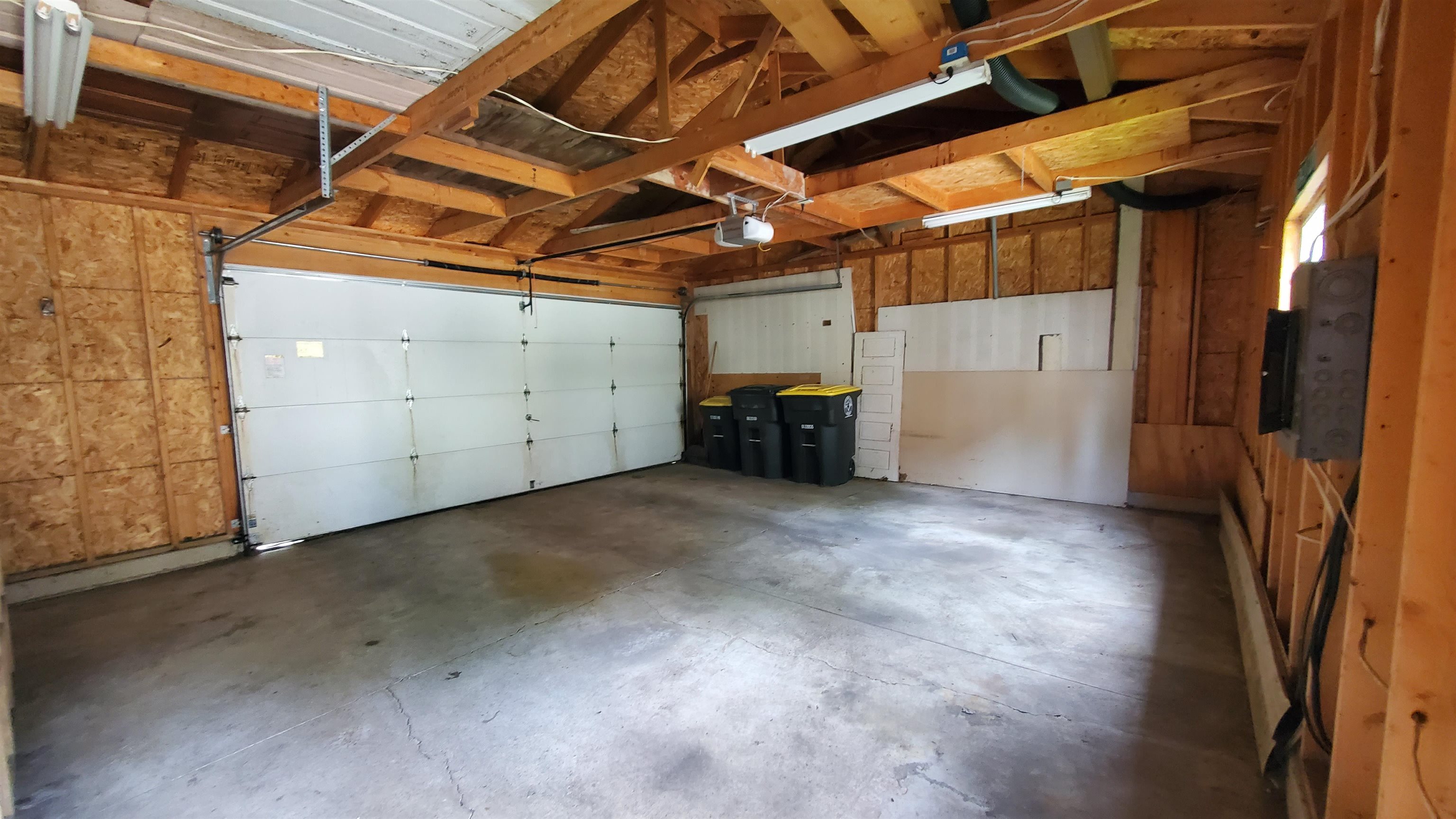 447 Englewood Court Property Photo 35